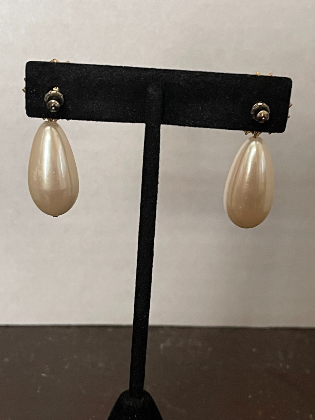Faux Pearl Cream Champagne Earrings Pierced Dangle Rhinestones Gold Tone 1.5″