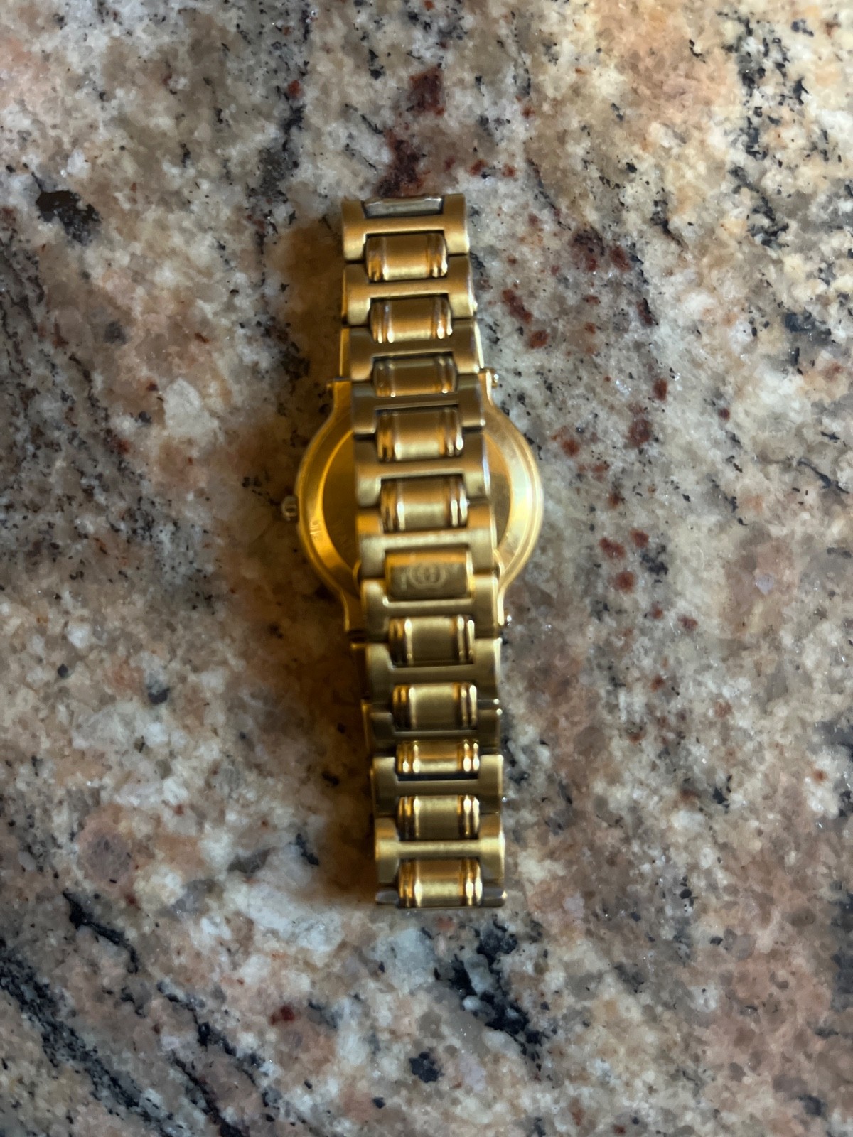 gucci watch 9200m gold