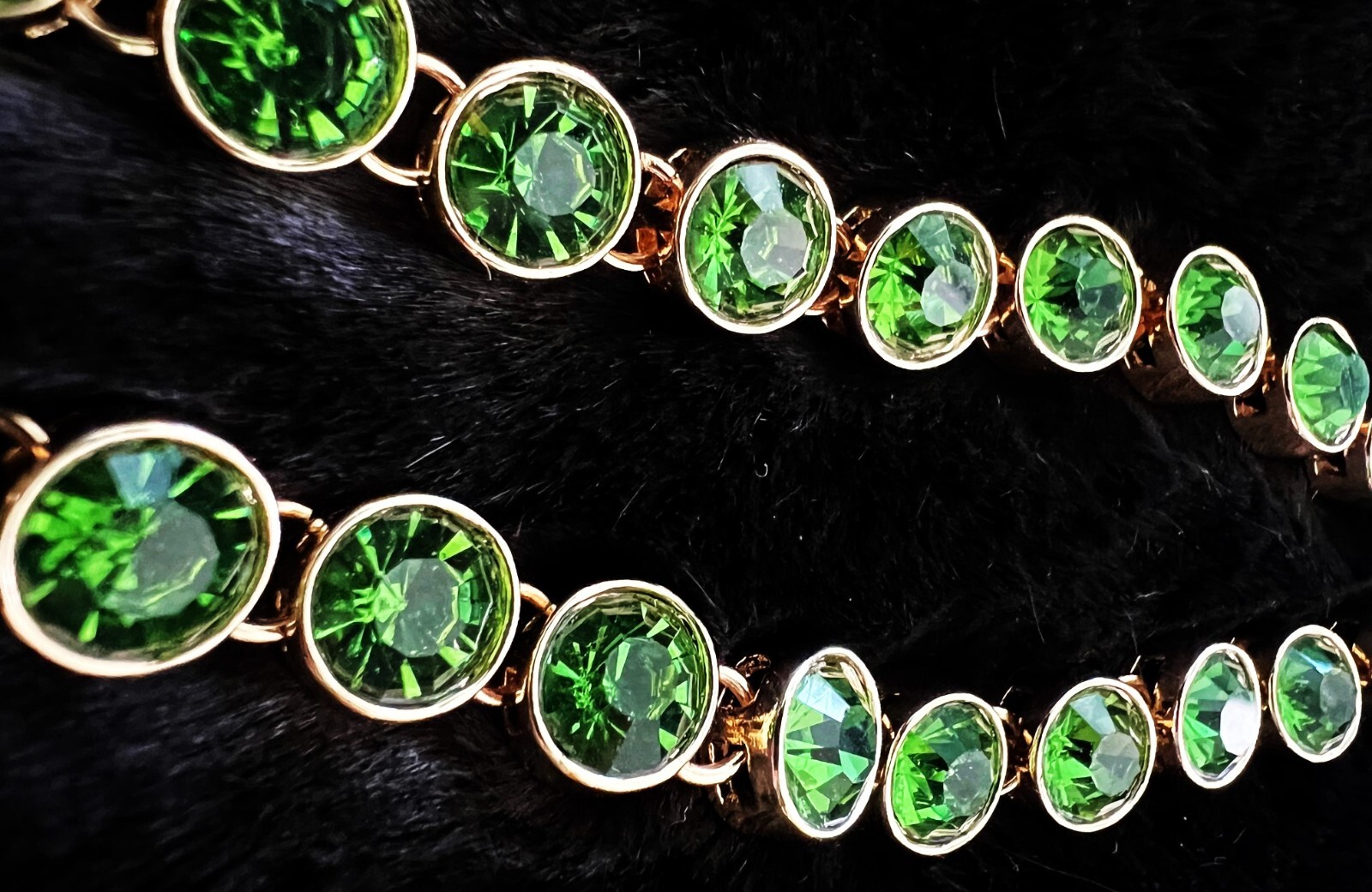 Vivid Jewel Tone Green Austrian Crystal Tennis Necklace Brass Gorgeous 18 inch