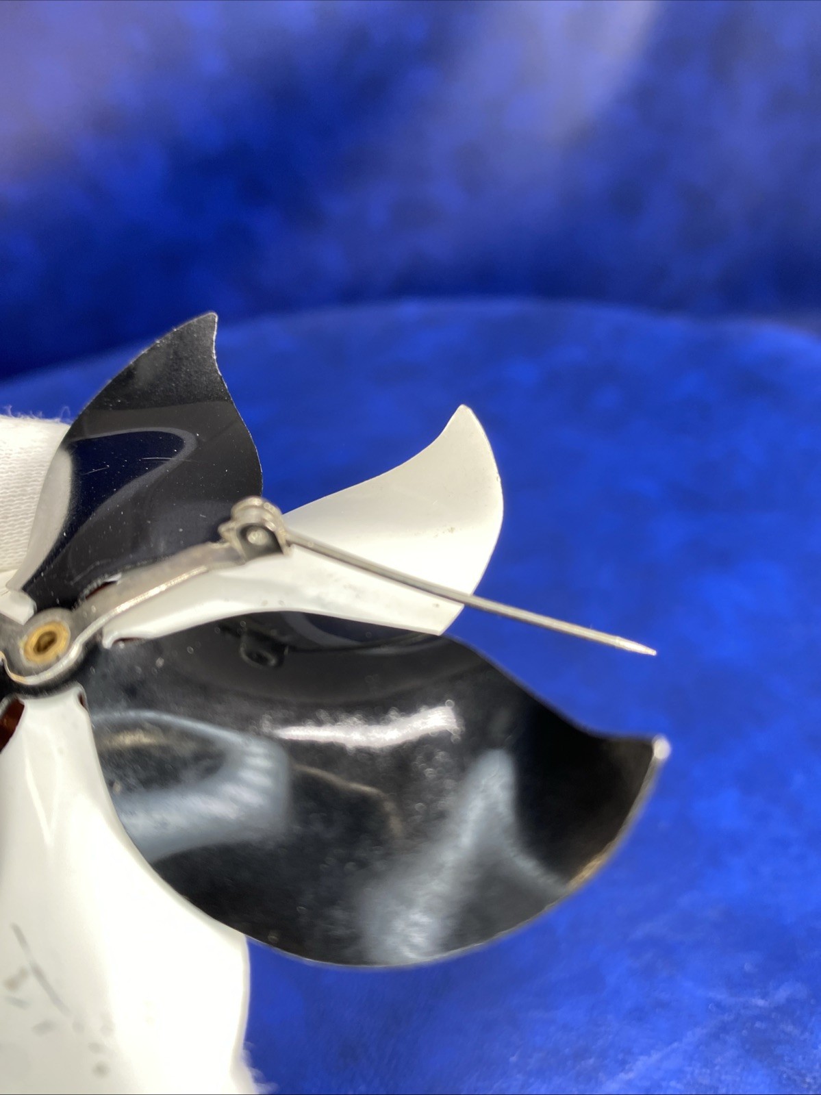 Vtg Unsigned Black & White Metal Flower Brooch Pin Mid-Century Bold 3.25 Inch