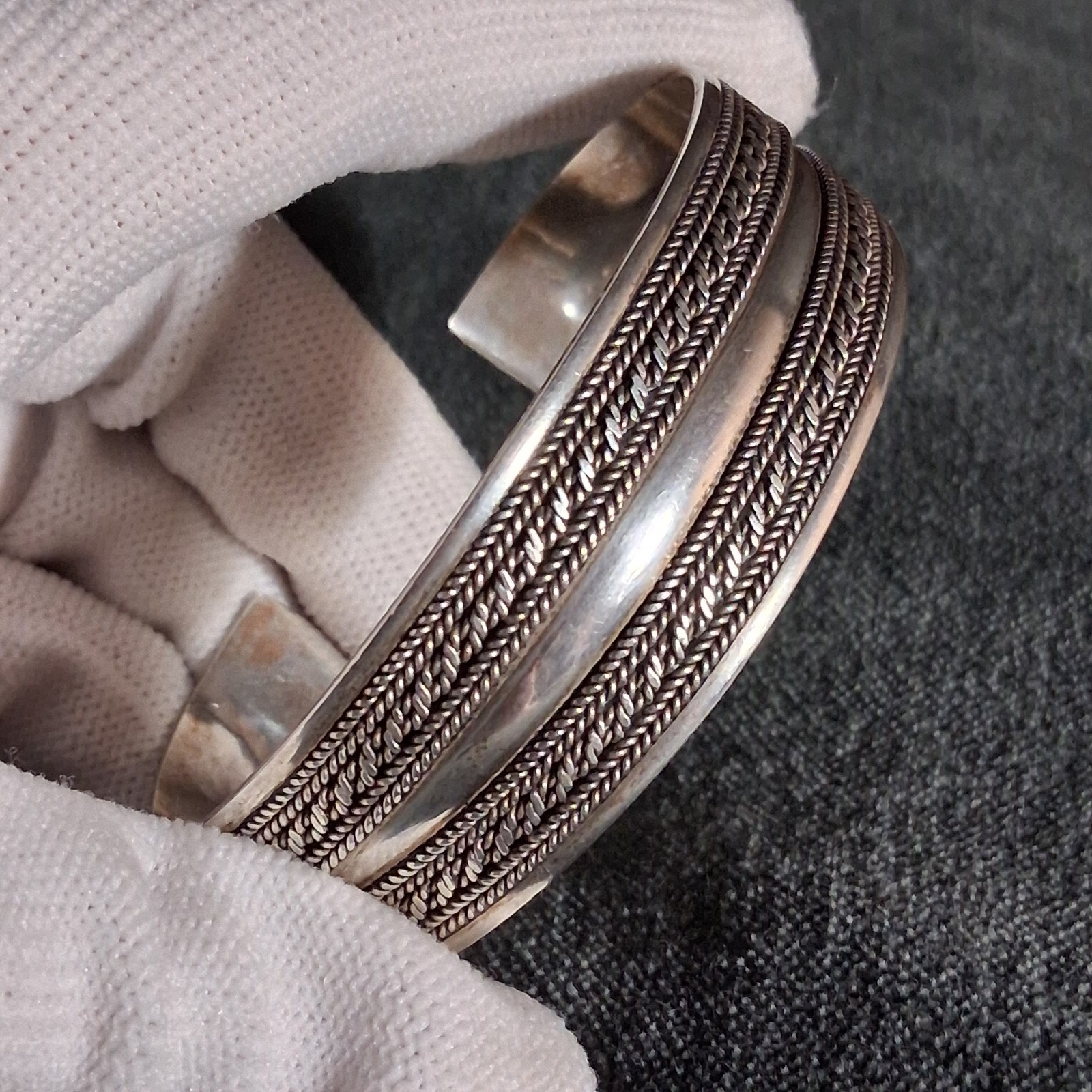 Vintage Artisan-style Cuff Bracelet – Braided Rope & Smooth Band Design