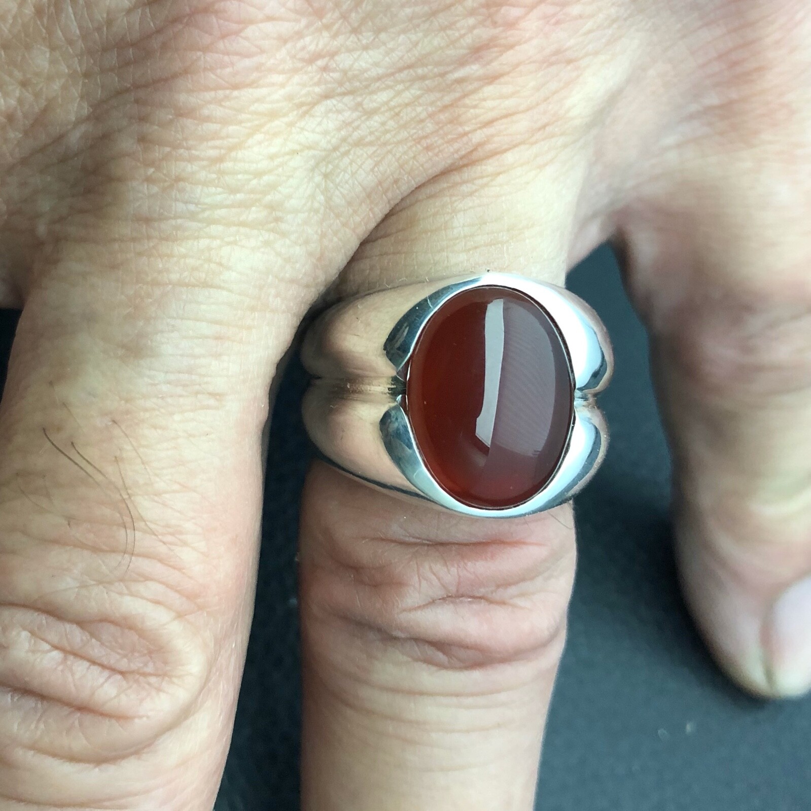 MJG STERLING SILVER MEN’S RING. 16 x 12mm CARNELIAN. SIZE 10. 26 grams