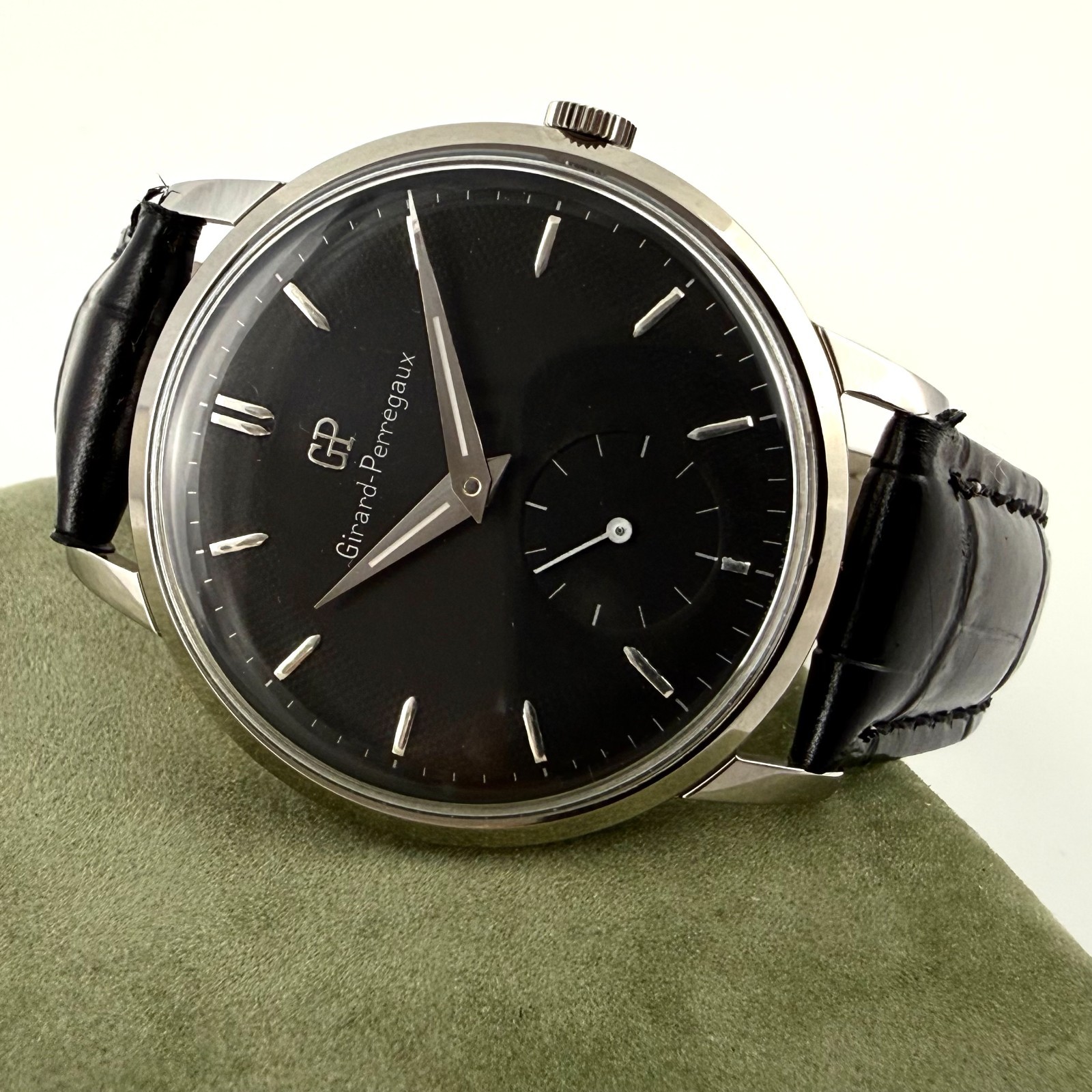 SWISS MADE OVERSIZED GIRARD PERREGAUX NICE BLACK DIAL MANUAL WIND GENTS WATCH