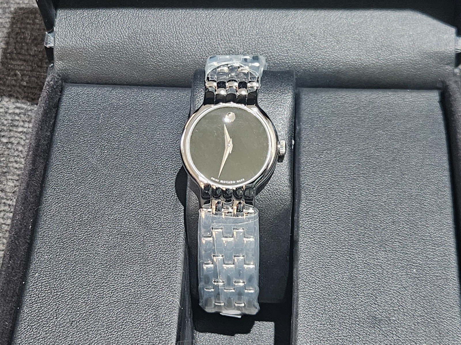 Brand New Movado Women’s Veturi Black Dial Stainless Steel 28mm Watch 0607418