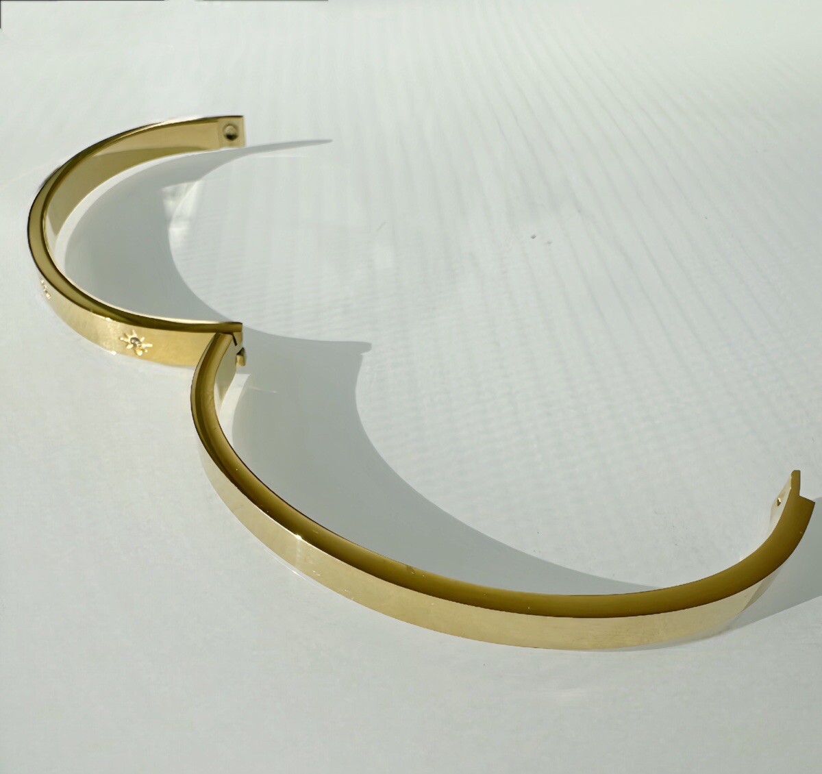 Stainless Steel Gold Women Tarnish-Free Star-Engraved Bangle Bracelet Size 7