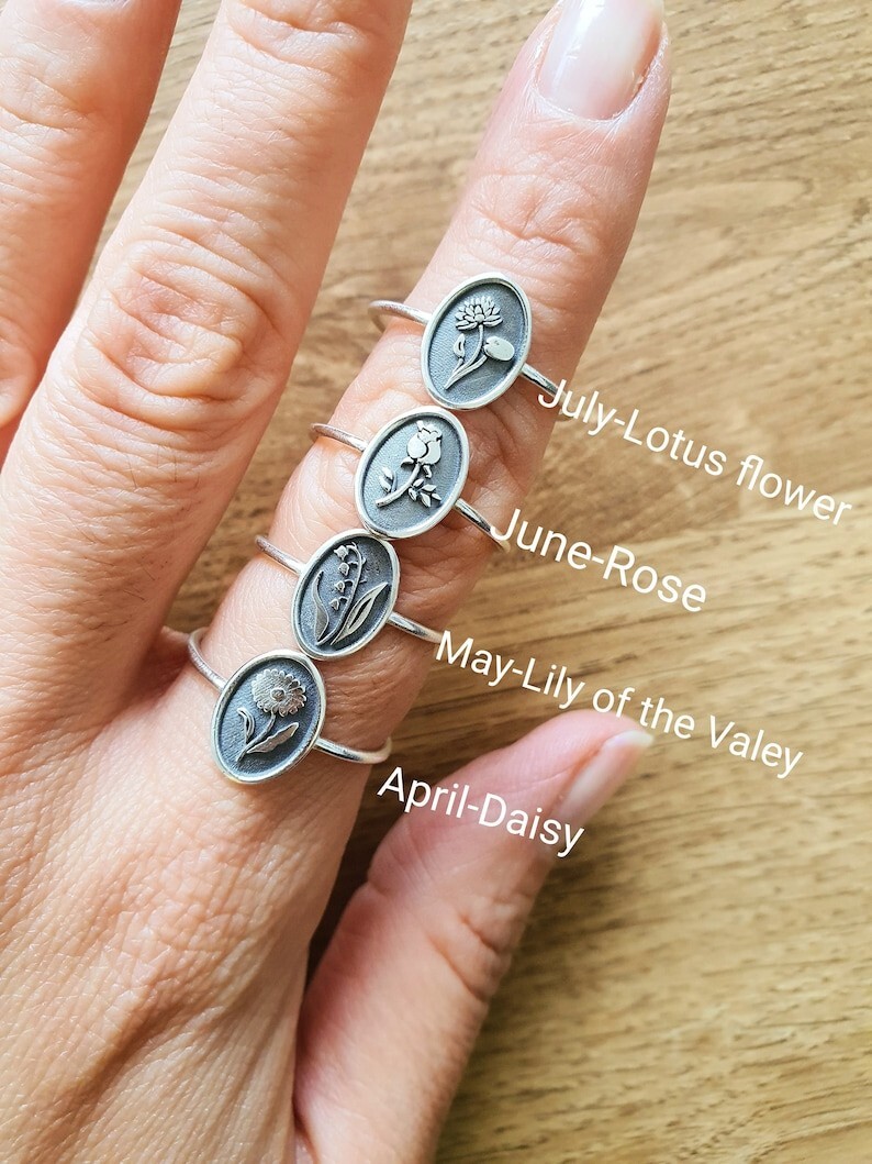 Elegant Oval Floral Engraved Ring, Minimalist Botanical Design Jewelry for Women