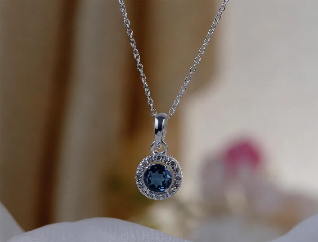 Natural London Blue Topaz Pendant Sterling Sliver Luxurious Jewelry With Chain