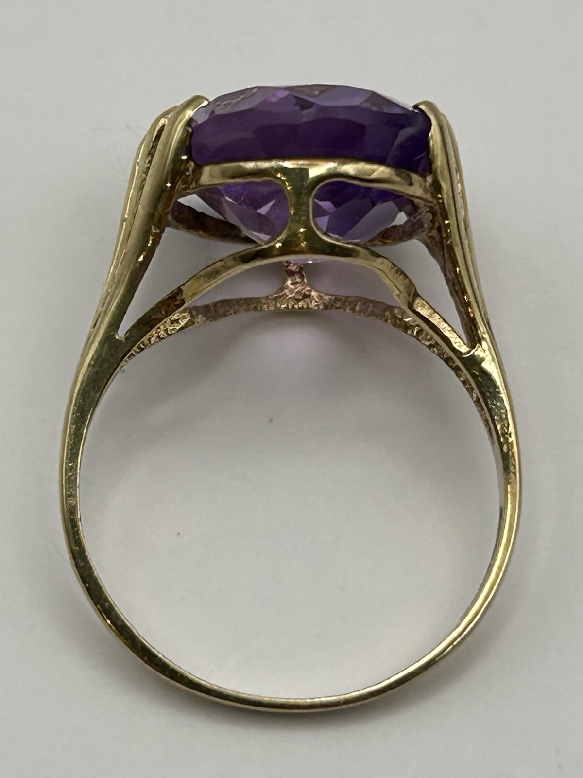 Vintage Large 9ct Gold & Amethyst Ring. Size O London 1990. 3.8 Grams