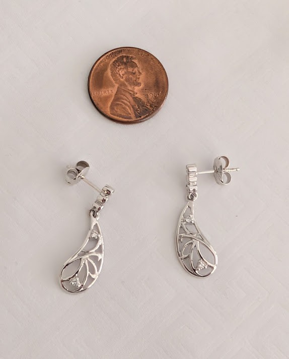 Diamond Earrings 14K Gold 2.4 Grams Retail Price $1349 Make Me An Offer!