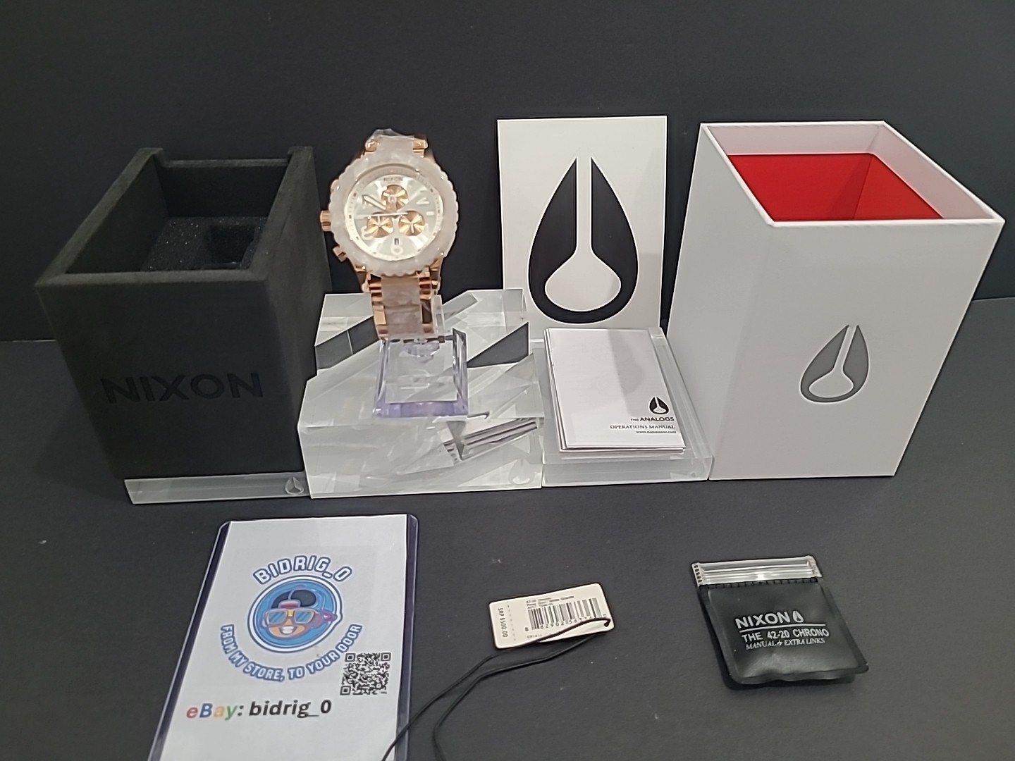 Brand NEW Nixon Watch Rose gold and White Granite 42-20 A037-1046 Chrono