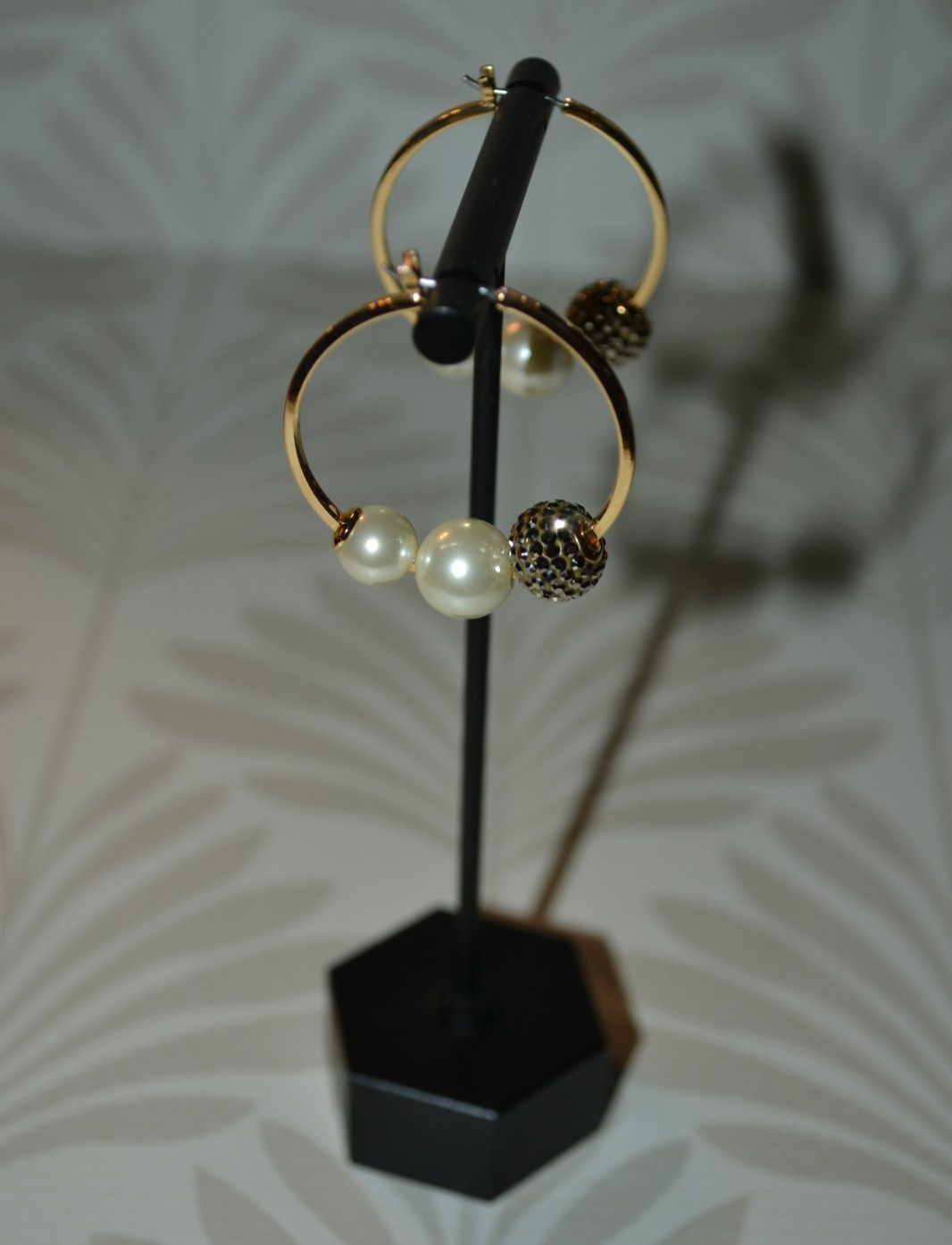 Henri Bendel Faux Pearl Hoop Earrings – Elegant Gold Tone