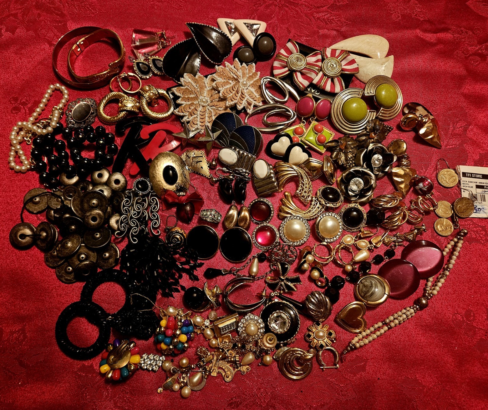 VTG/Retro Costume Jewelry Lot Functional Pieces/Singles/Craft/Repair Parts 2lbs