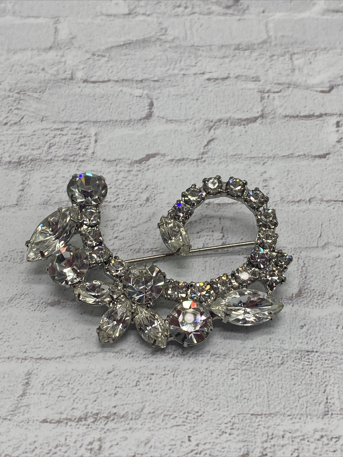 Superb Vintage White Colorless Rhinestone 2” Silver Tone Brooch Unbranded