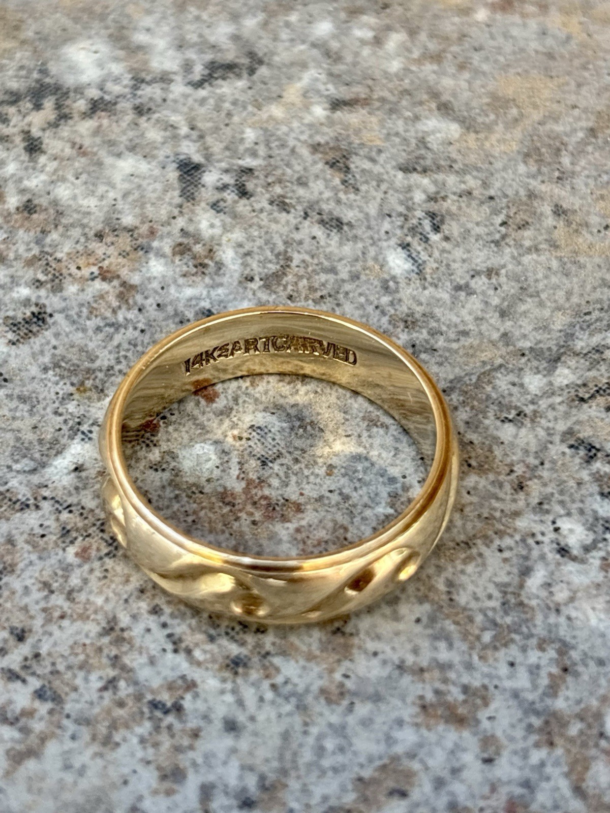 14K Gold Artcarved Band Ring Size 9