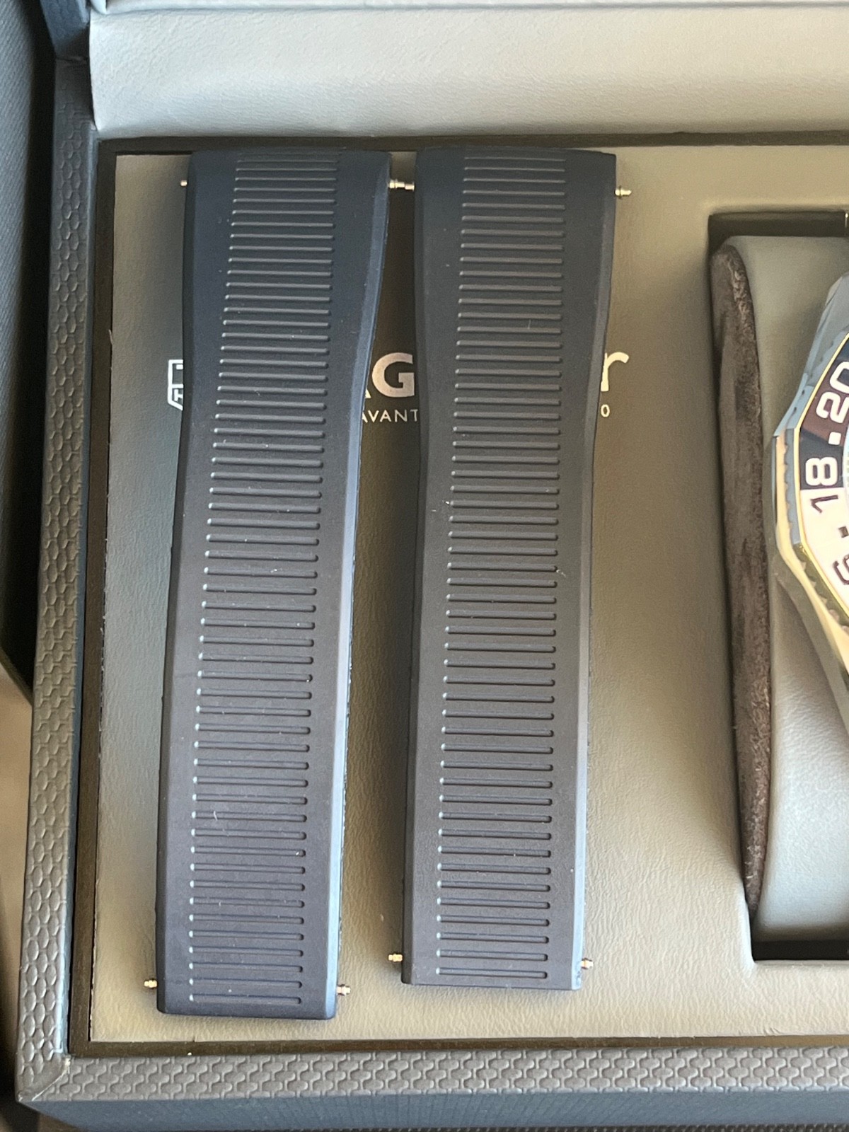 TAG Heuer Aquaracer Professional 300 GMT WBP2010 Dark Blue Dial + Extra Strap