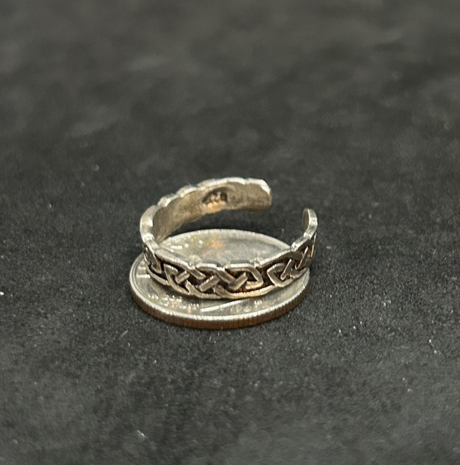 925 Sterling Celtic Knot Toe Ring 3.7mm 1.45g