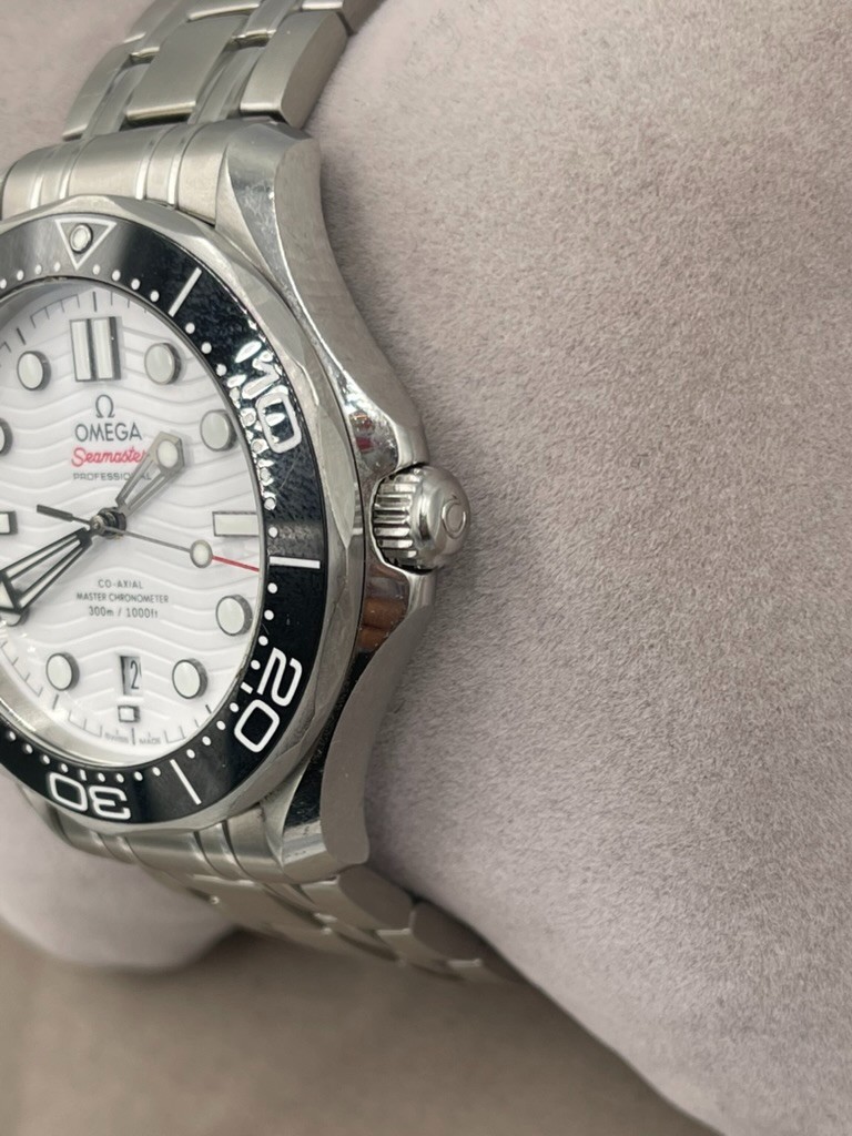 Omega White Dial Seamaster Chronometer Diver 300m 210.30.42.20.04.001 (2024)