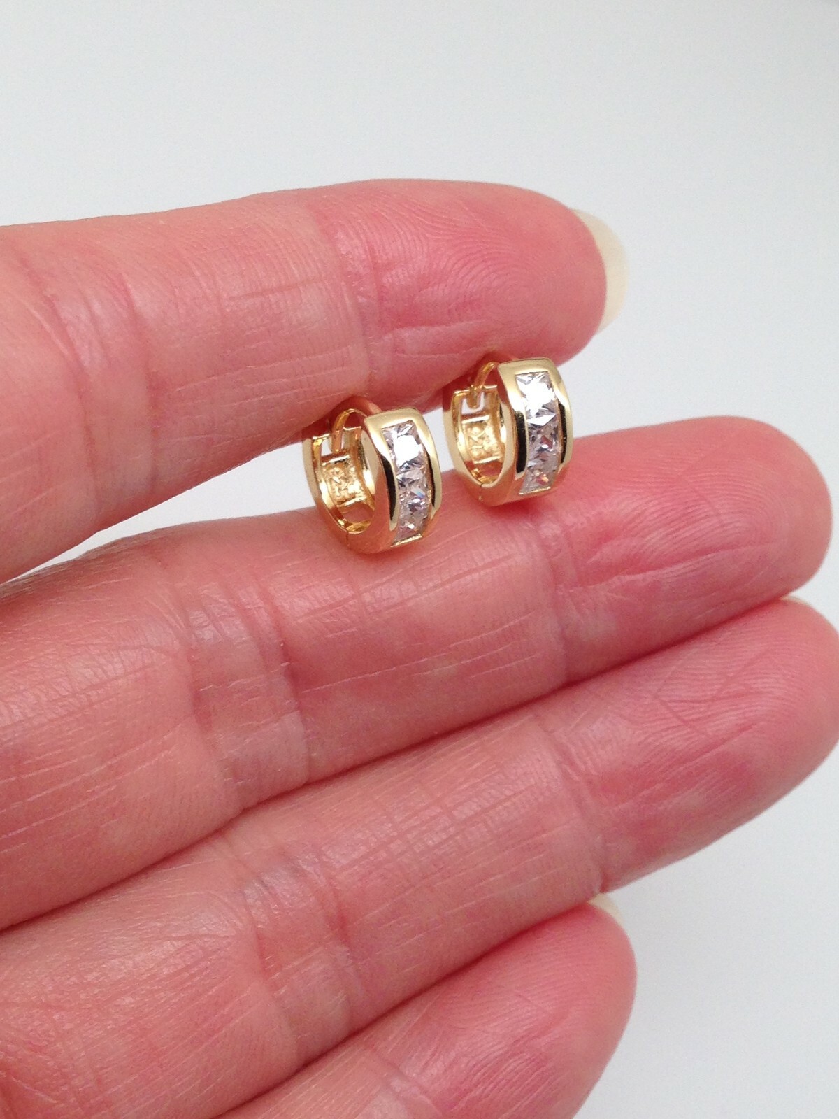 925 Sterling Silver Small Cz Huggie Hoop Earrings Princess Womens Mens 9.5×3.5mm