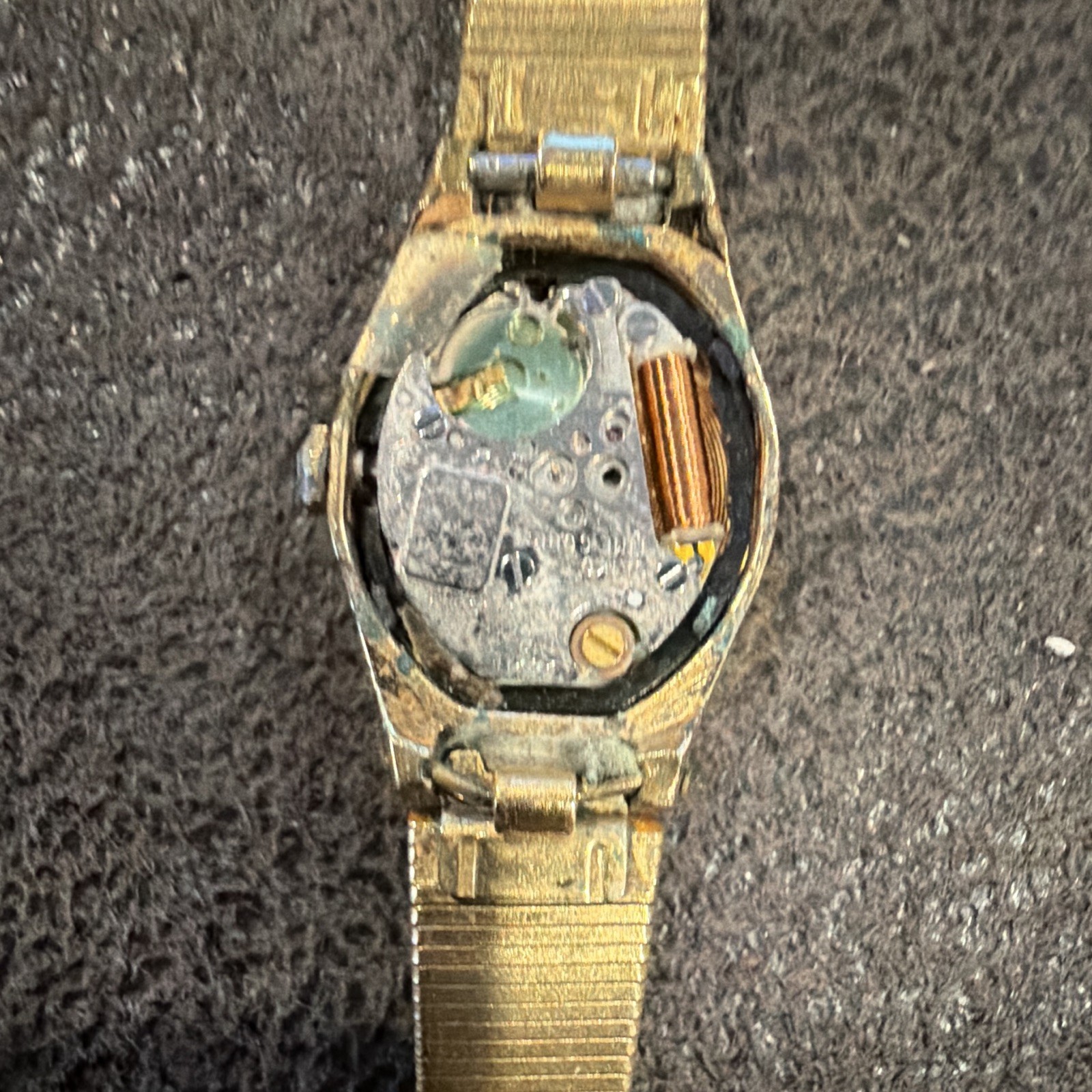 Seiko Quartz Women’s Vintage 1970s Gold Tone Cushion Watch Textured Dial