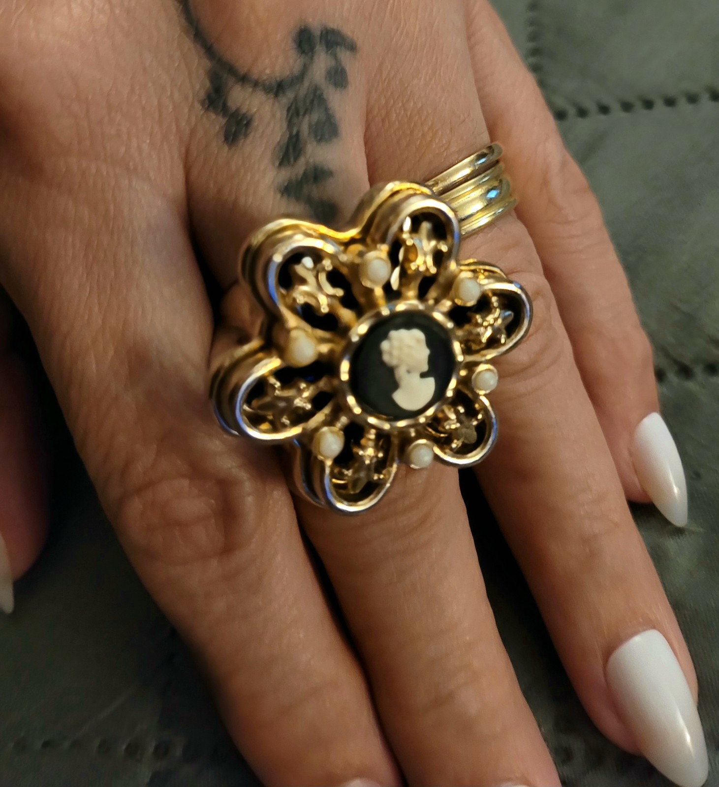 JewelMint Gold Tone Bambina Cameo Portrait Cocktail Ring Size 8 Signed