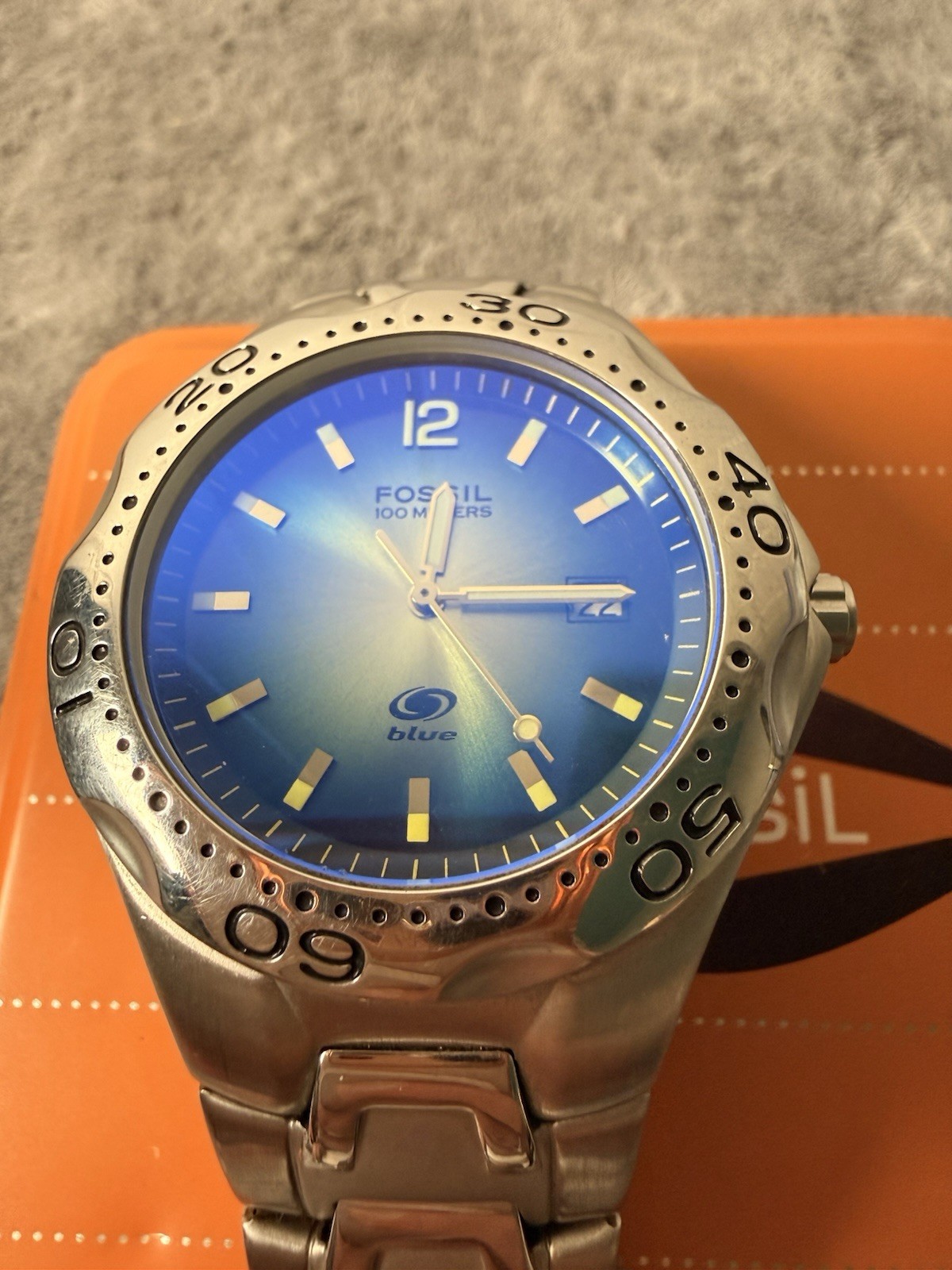 Vintage Fossil Mens Stainless Ombre Blue Dial Date AM-3520 Watch Runs