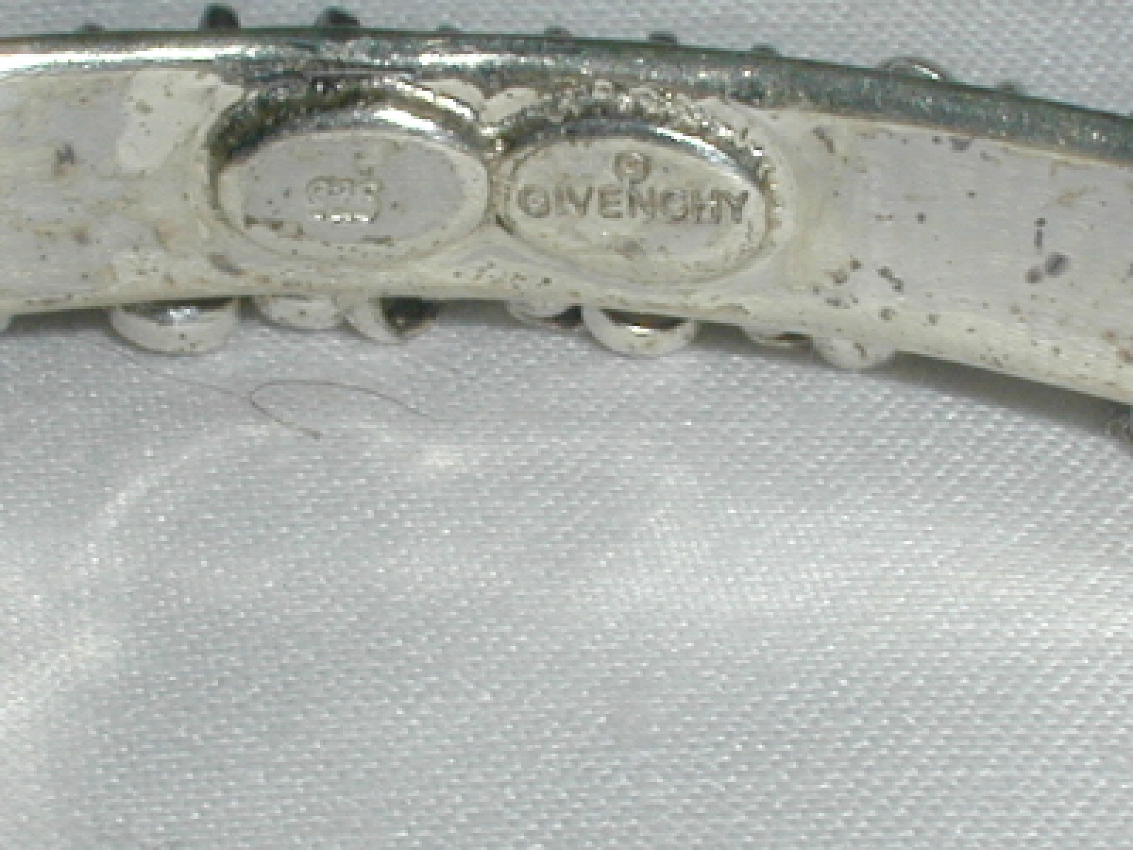 RARE- DESIGNER-GIVENCHY- BOLD STERLING SILVER ALL DANGLY OVAL BANGLE BRACELET-8″
