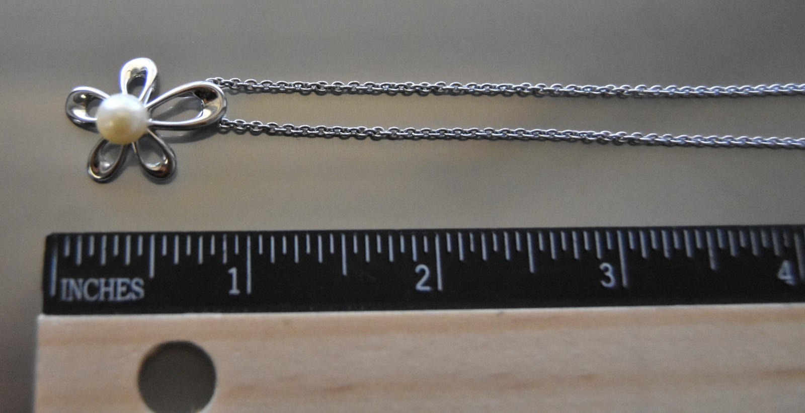 6.7mm Pearl 14k White Gold Shamrock Pendant/ Necklace ~ 17 inch long ~ 6.5 grams