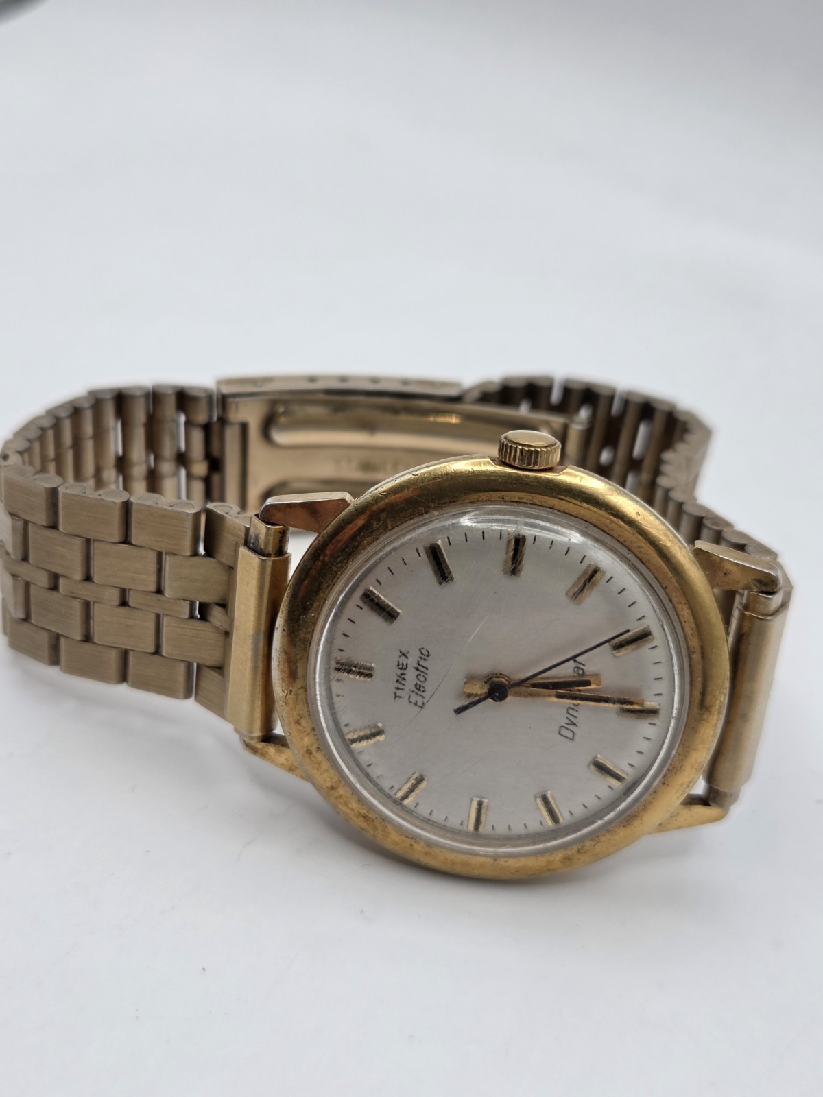 VINTAGE RUNNING TIMEX ELECTRIC DYNABEAT 36mm WATCH GOLD TONE BRUSHED SILVER DIAL