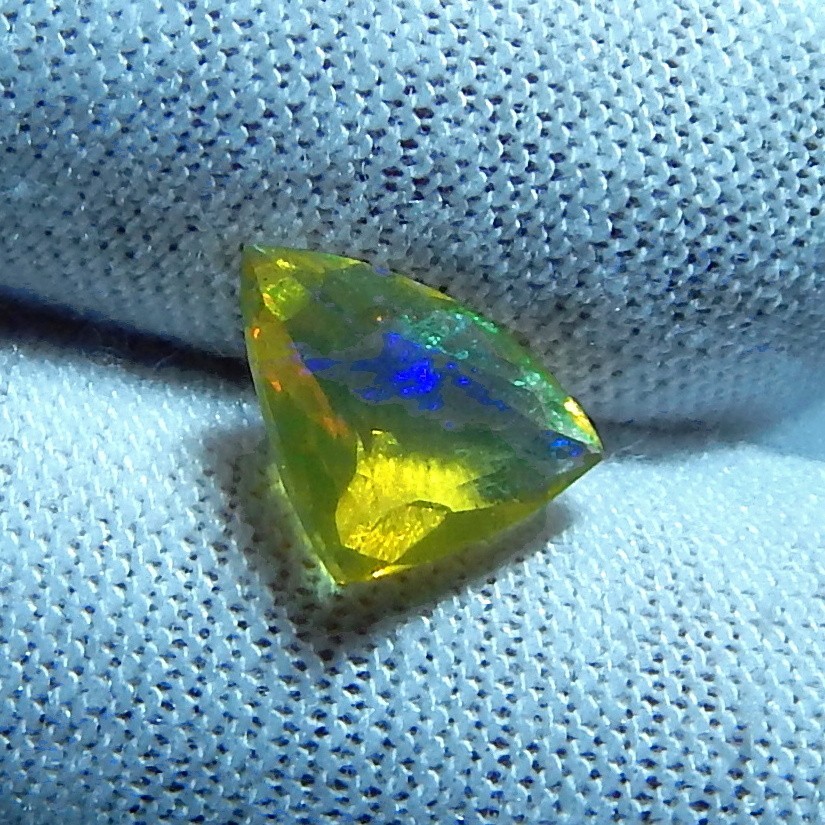 TOP 1.8ct IF Orange Fire Opal Bold Flash Natural Mined Unheated Faceted Trillion