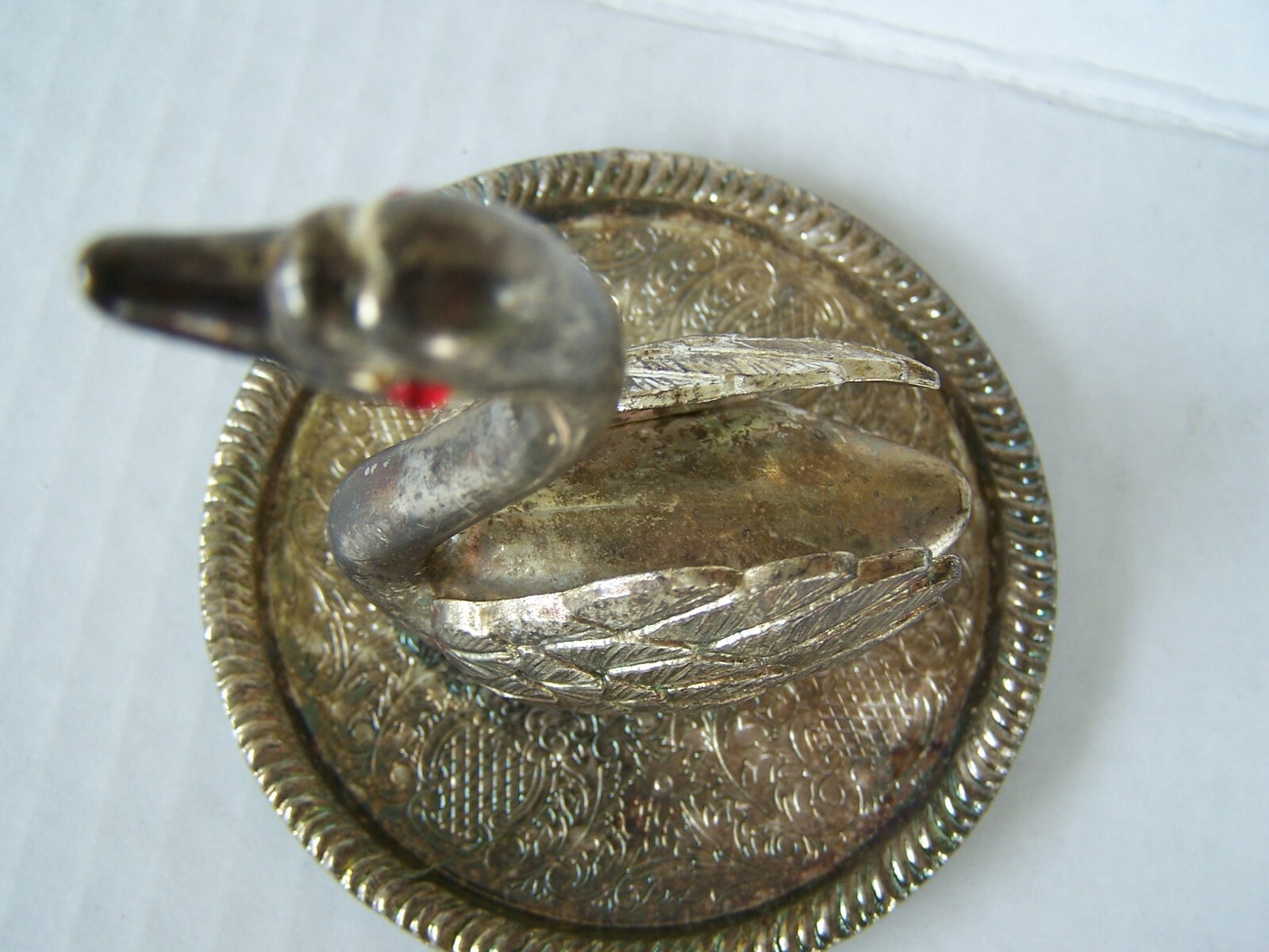 Vintage Swan EP Zinc Alloy Silver Ring Jewelry Holder With Red Rhinestone Eyes