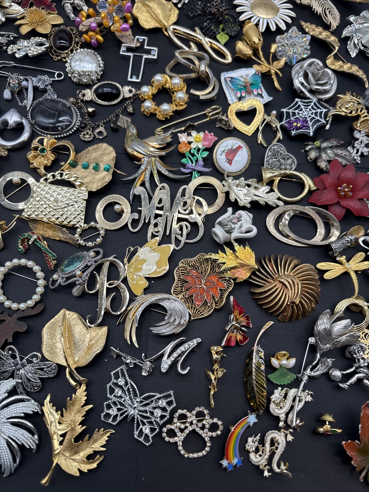 Lot Of 132 Brooches Pins – Many Signed – Silver Gold Tone Wholesale Resell J108b
