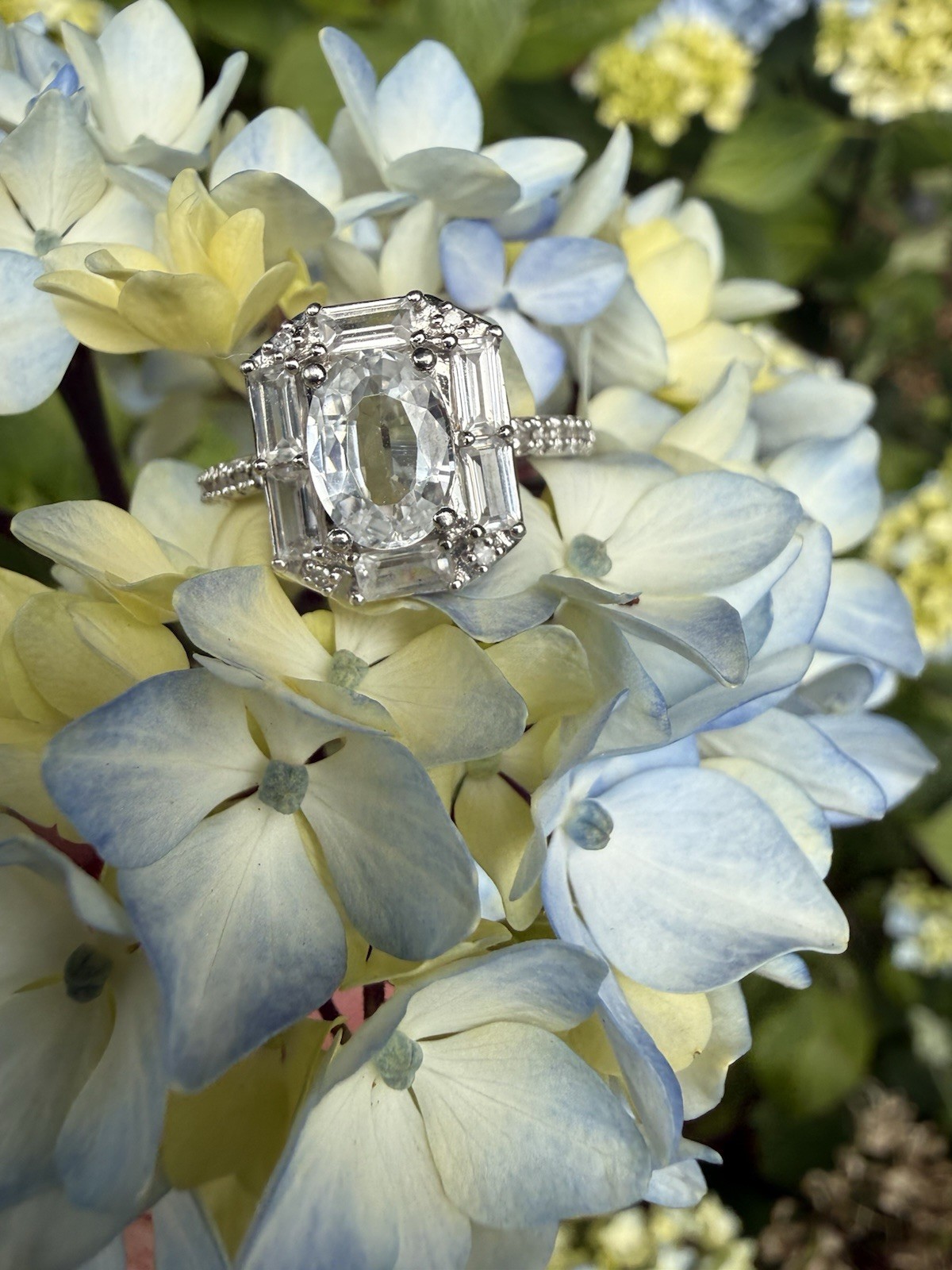 * 10K White Gold White Sapphire Ballerina Cluster Ring w/ Diamond Accents Size 8