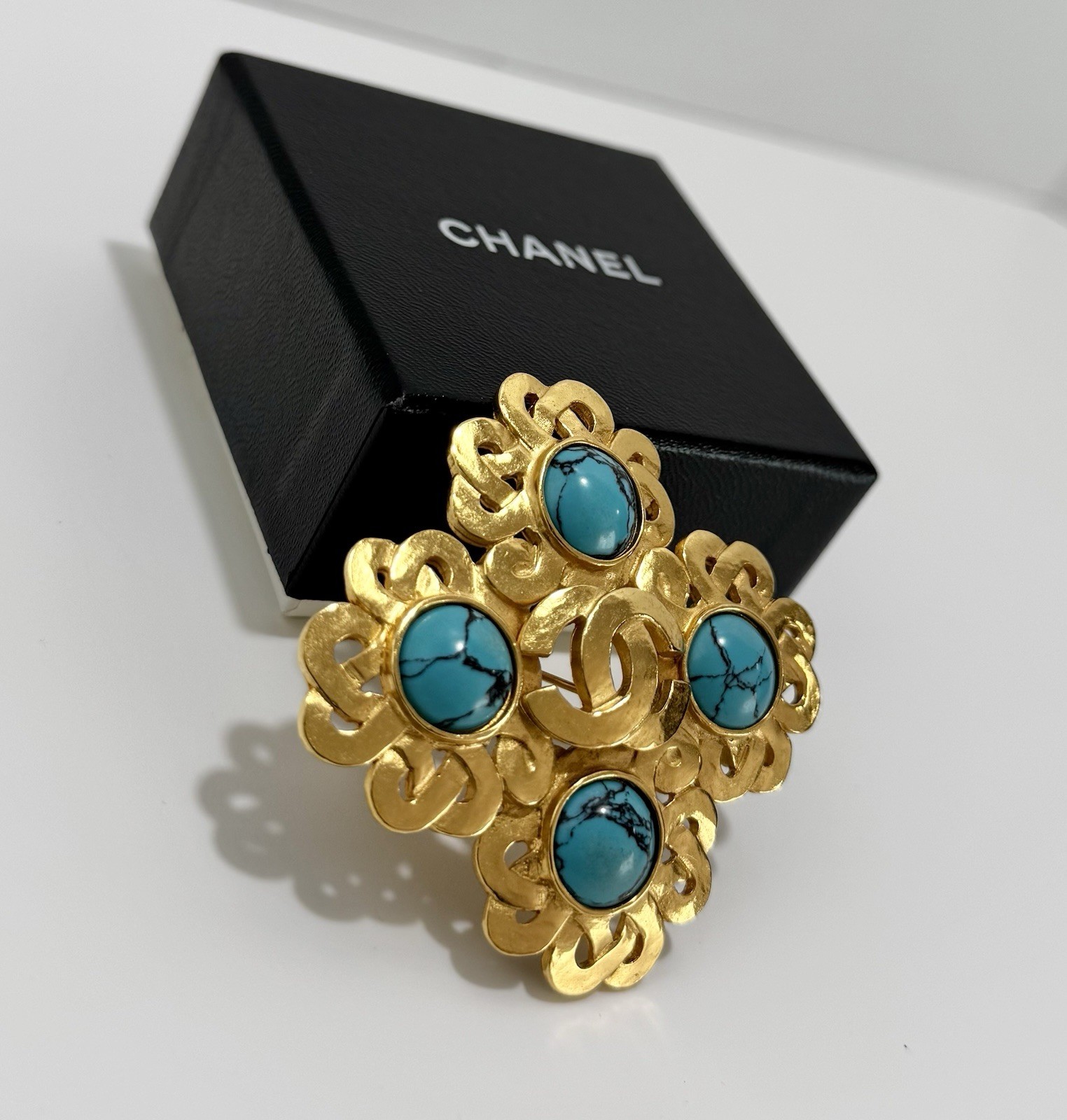 Chanel Turquoise Brooch Gold 97P Hammered Clover 24k Plated CC Vintage Very Rare