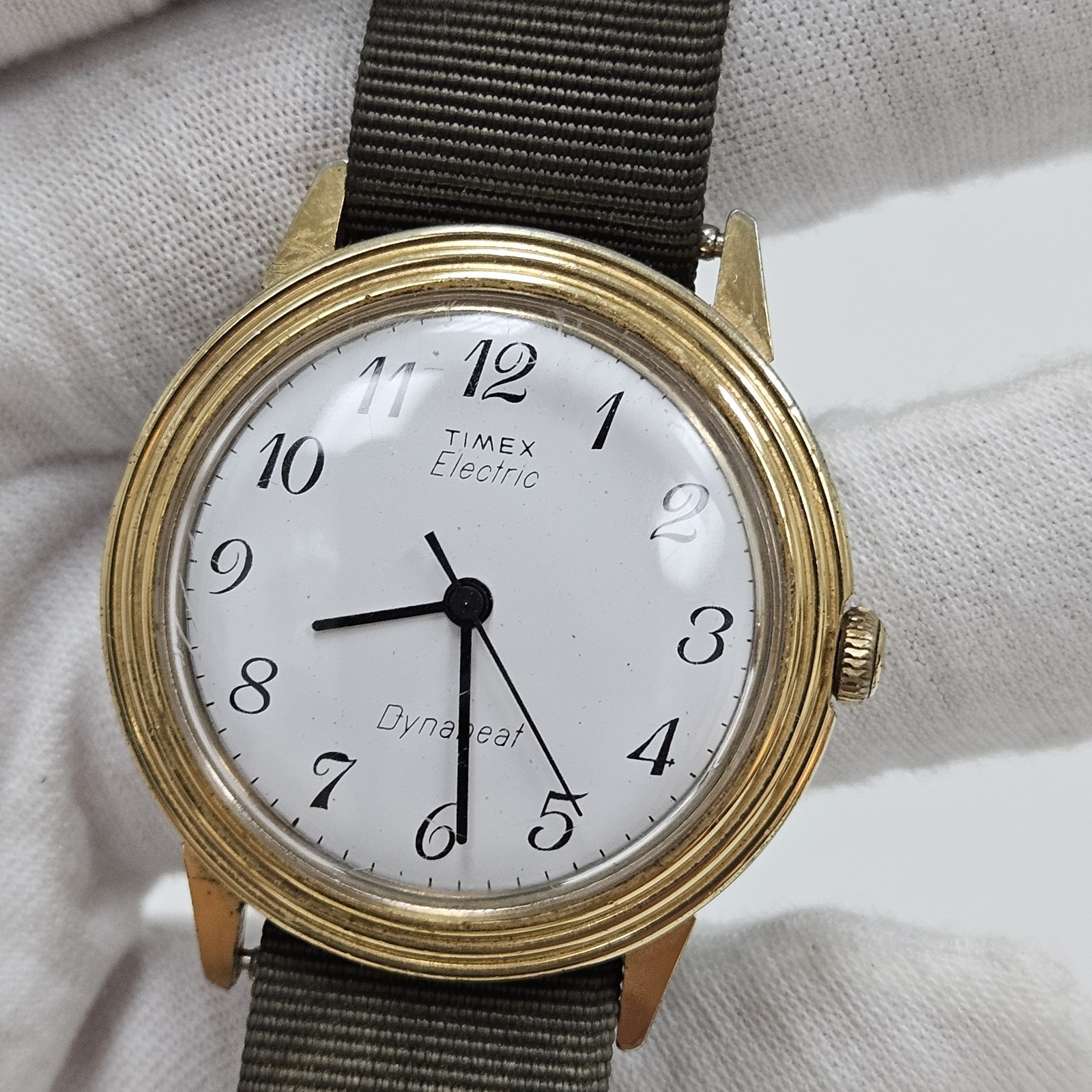 VINTAGE TIMEX ELECTRIC DYNABEAT CLASSIC MEN’S WATCH GOLD TONE WHITE DIAL