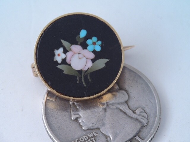 ANTIQUE VICTORIAN PIETRA DURA 14K GOLD FLORAL PIN