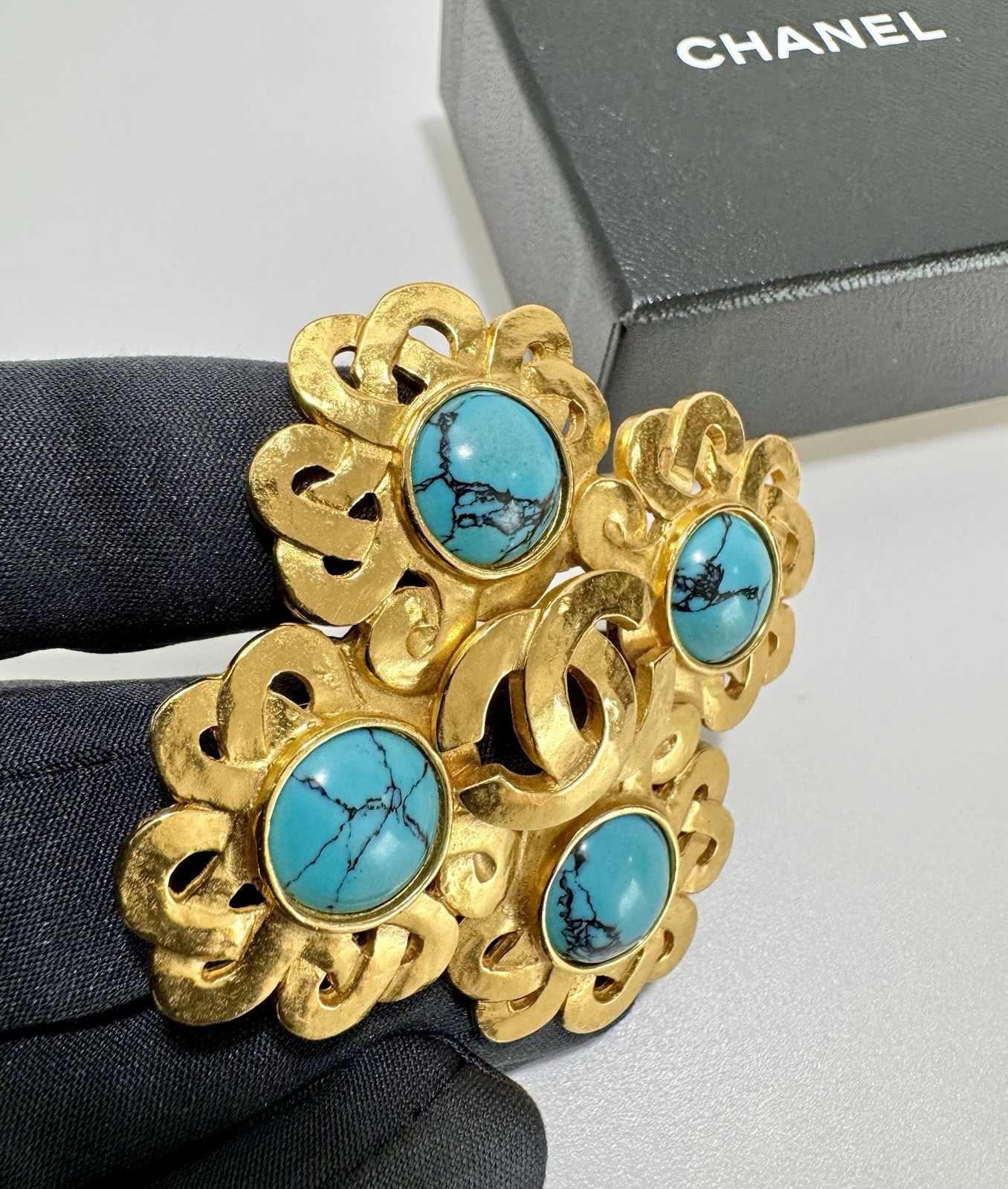 Chanel Turquoise Brooch Gold 97P Hammered Clover 24k Plated CC Vintage Very Rare