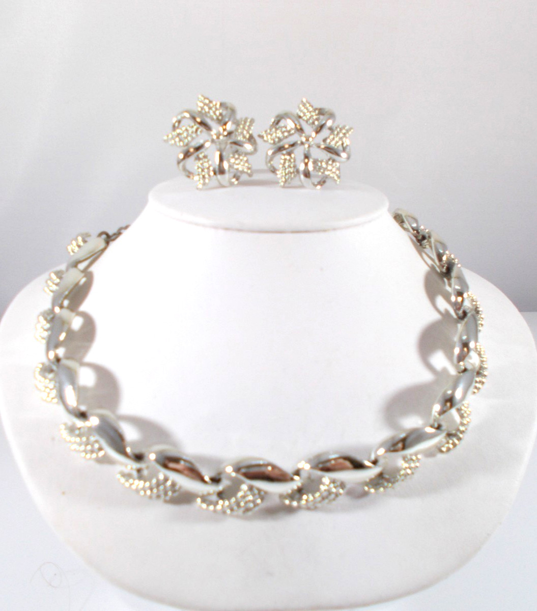 VTG Silver Tone Pebbled Crescent Link Choker Necklace & Clip On Earrings Set