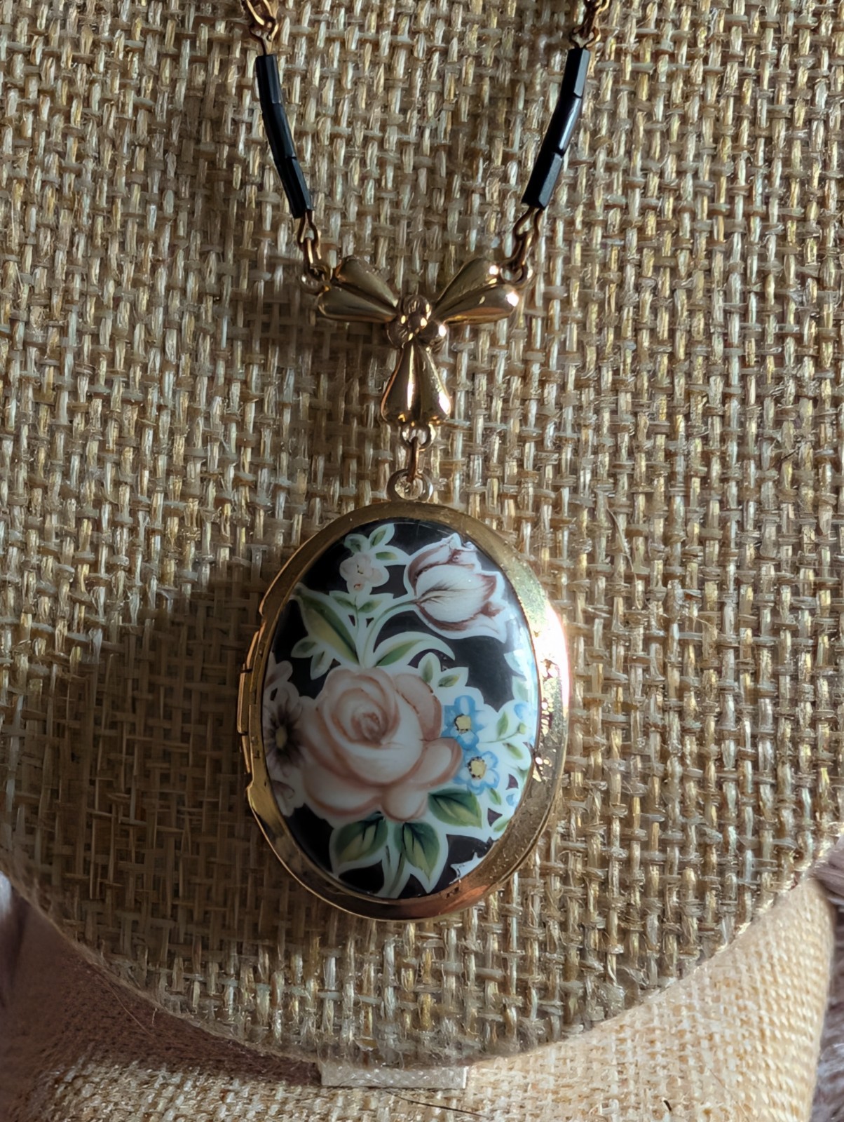 Vtg 1928 Jewelry Co Floral Locket Necklace Long 30″ Black Rose Bead