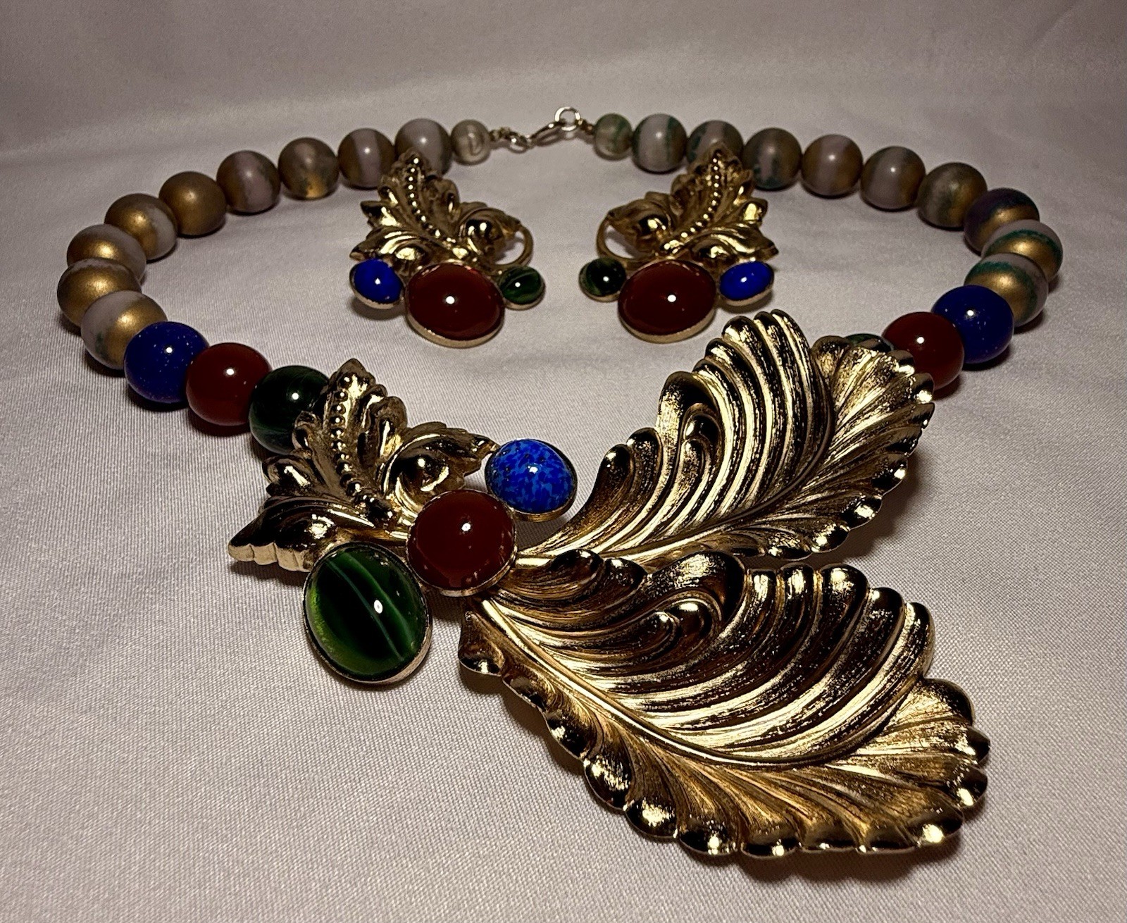Vintage Mid-20th Century Gold-Toned Leaf & Stones Necklace & Earrings Set