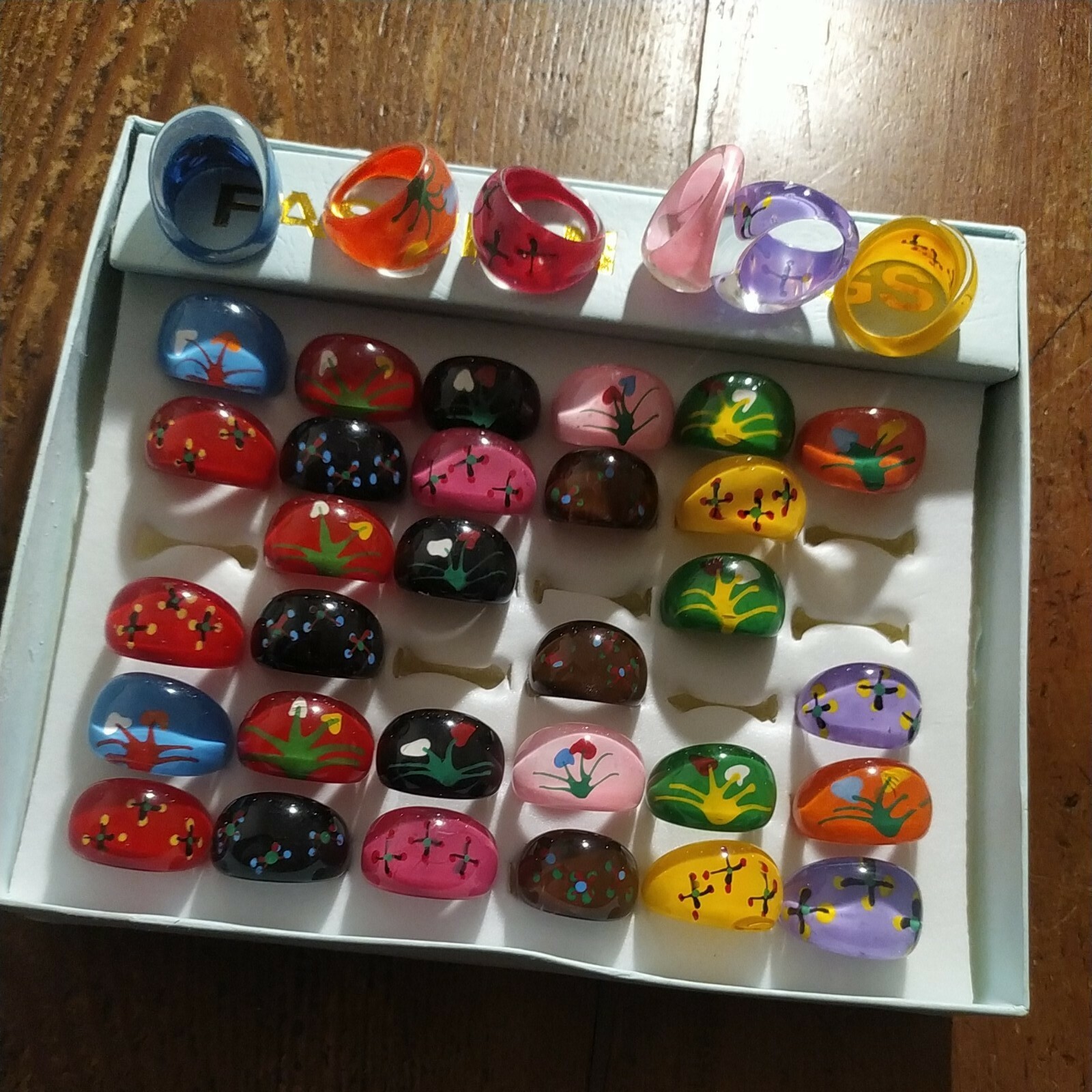 36 Resin Beach Rings – Super Colorful Pop Art – Various Mixed Sizes