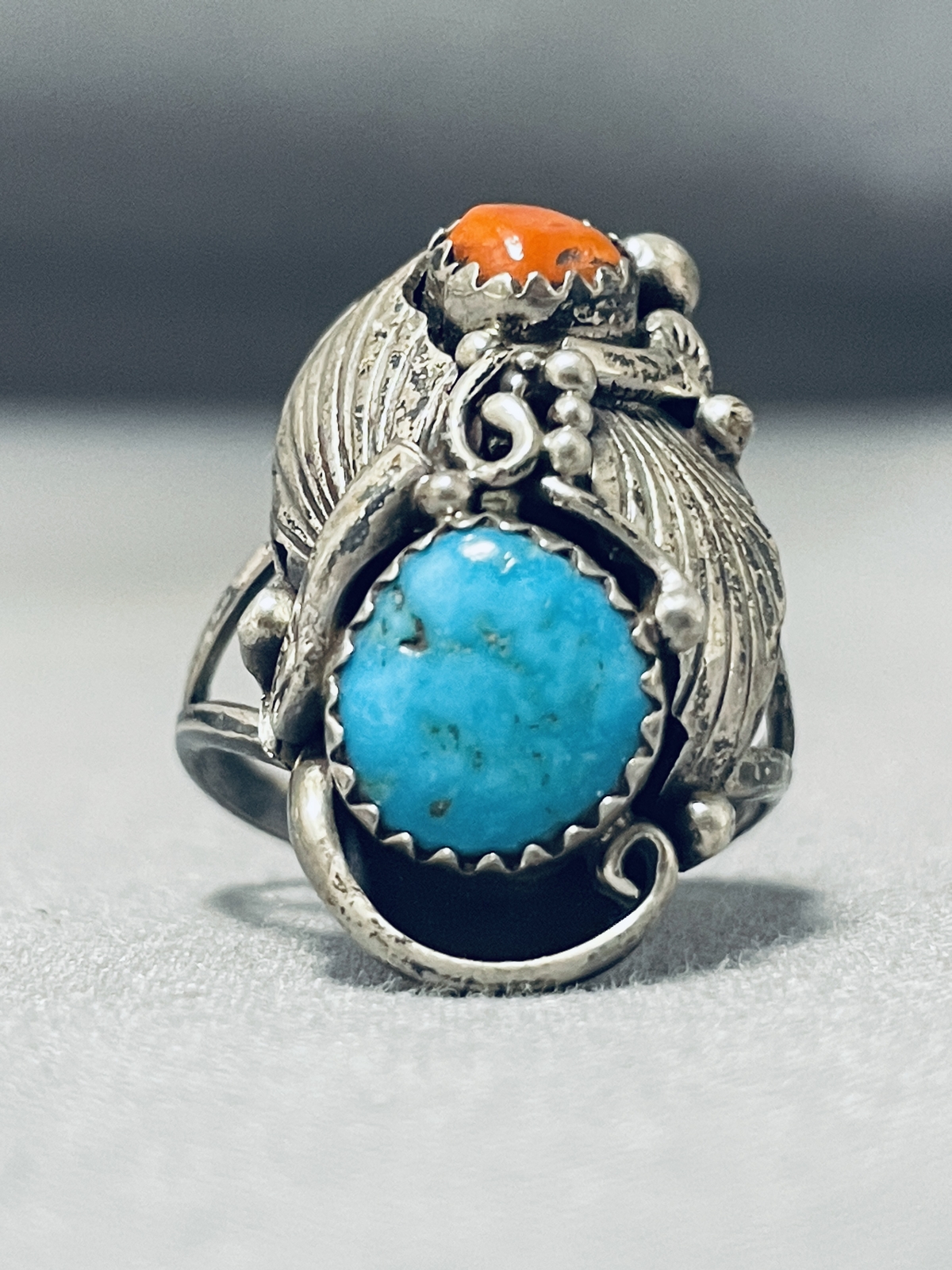 BREATHTAKING VINTAGE NAVAJO BLUE GEM TURQUOISE CORAL STERLING SILVER RING