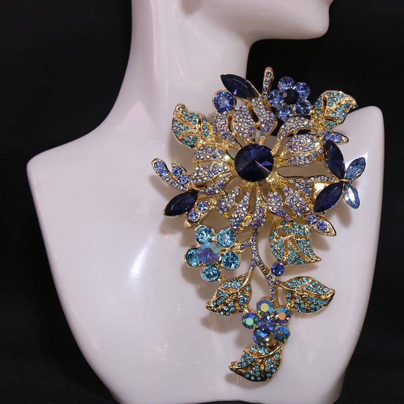 Oversized fashionable rhinestone brooch