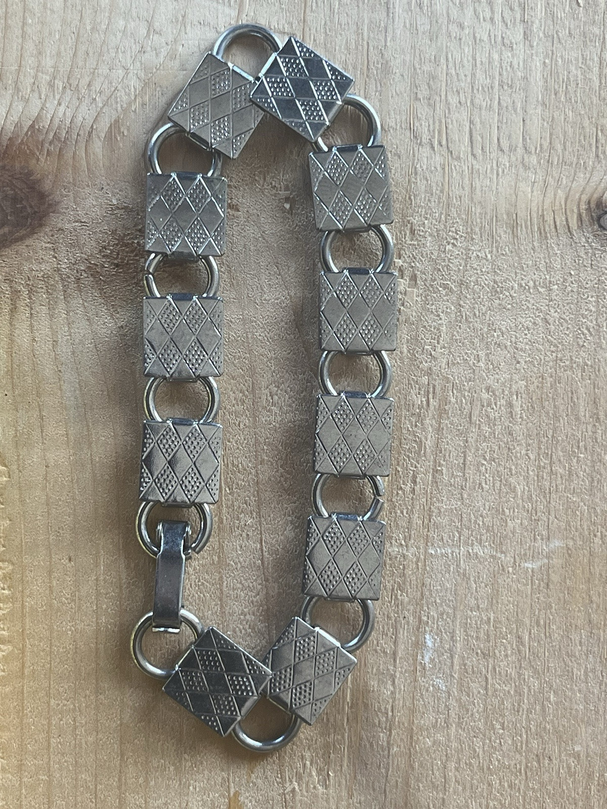 Vintage Silver Tone O Ring Diamond-Pattern Square Link Fashion Bracelet