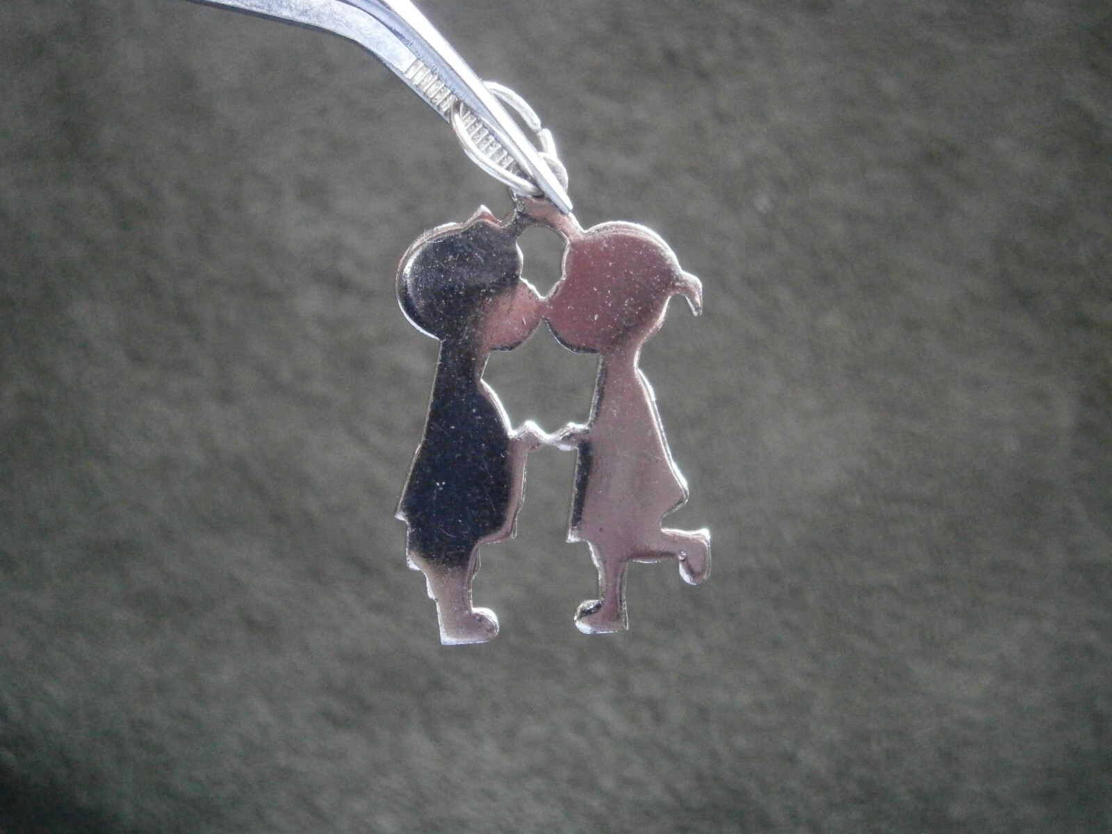 Kissing Couple Vintage Shiny Sterling Silver Bracelet Charm Pendant 3.0g