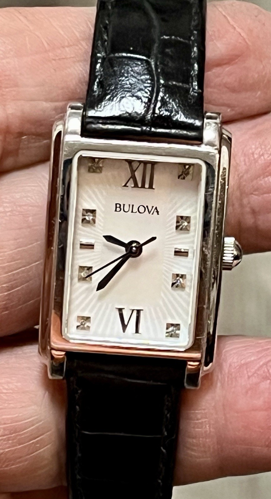 Bulova w/ Sapphire Crystal & Genuine Leather Band. Case 21.5 mm/band 6.5 Inches