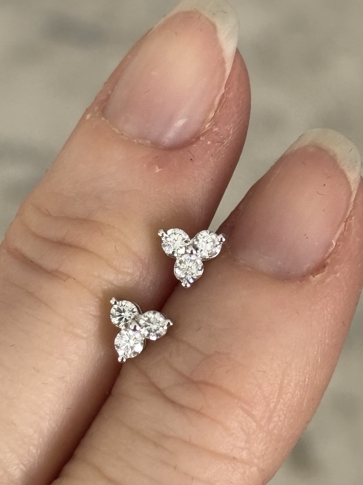 $450 IGI Certified NWT 14K White Gold .30Ct Round 3 Stone Clover Diamond Earring