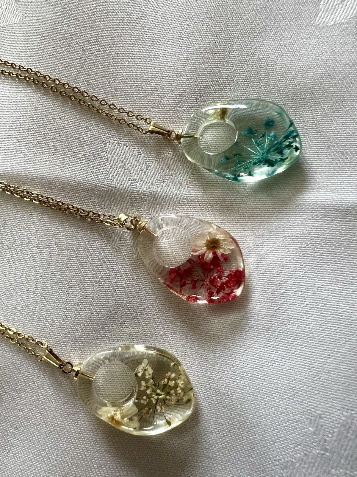 1 Handmade flower Resin Pendant With Silver /Gold Plated Chain – Summer Fashion