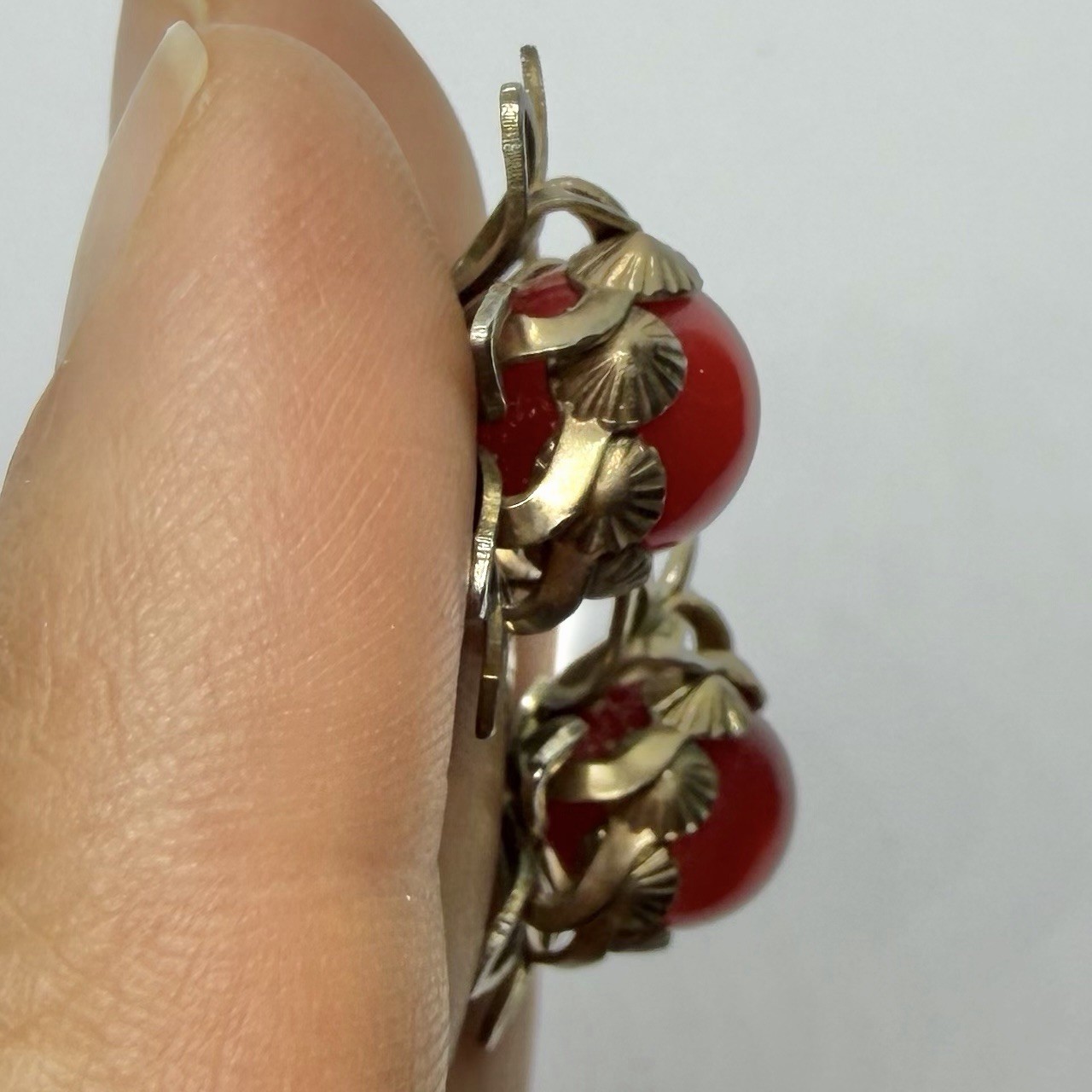 Vtg Midcentury Red Burgundy Moonglow Lucite Antiqued Gold Flower Earrings Clip