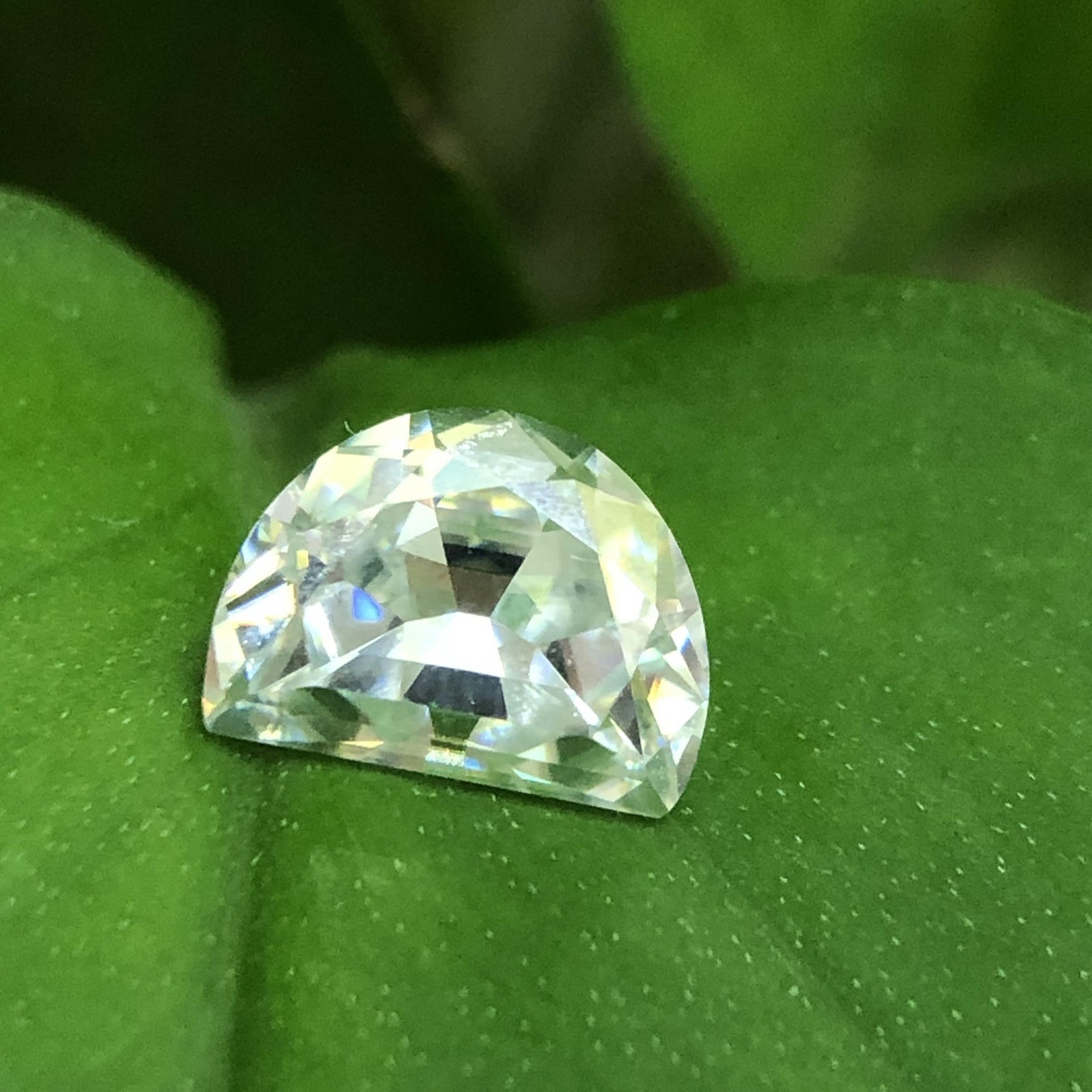 Wholesalers Special Moissanite Loose Stones Half Moon Gemstone White D Color DIY