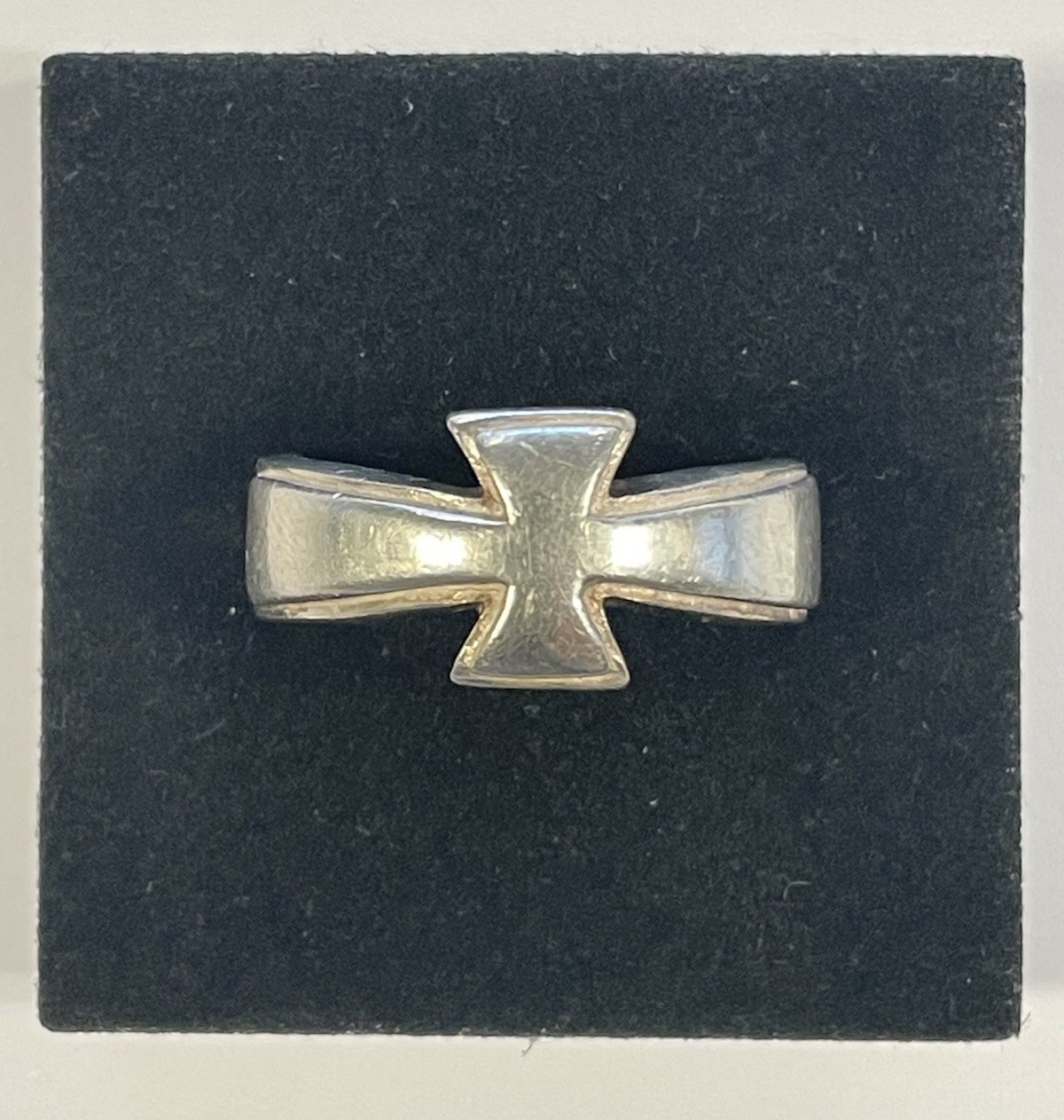 (G1426) Pre-Owned Sterling Silver Cross Ring Size 10.5 (10.7 Grams)